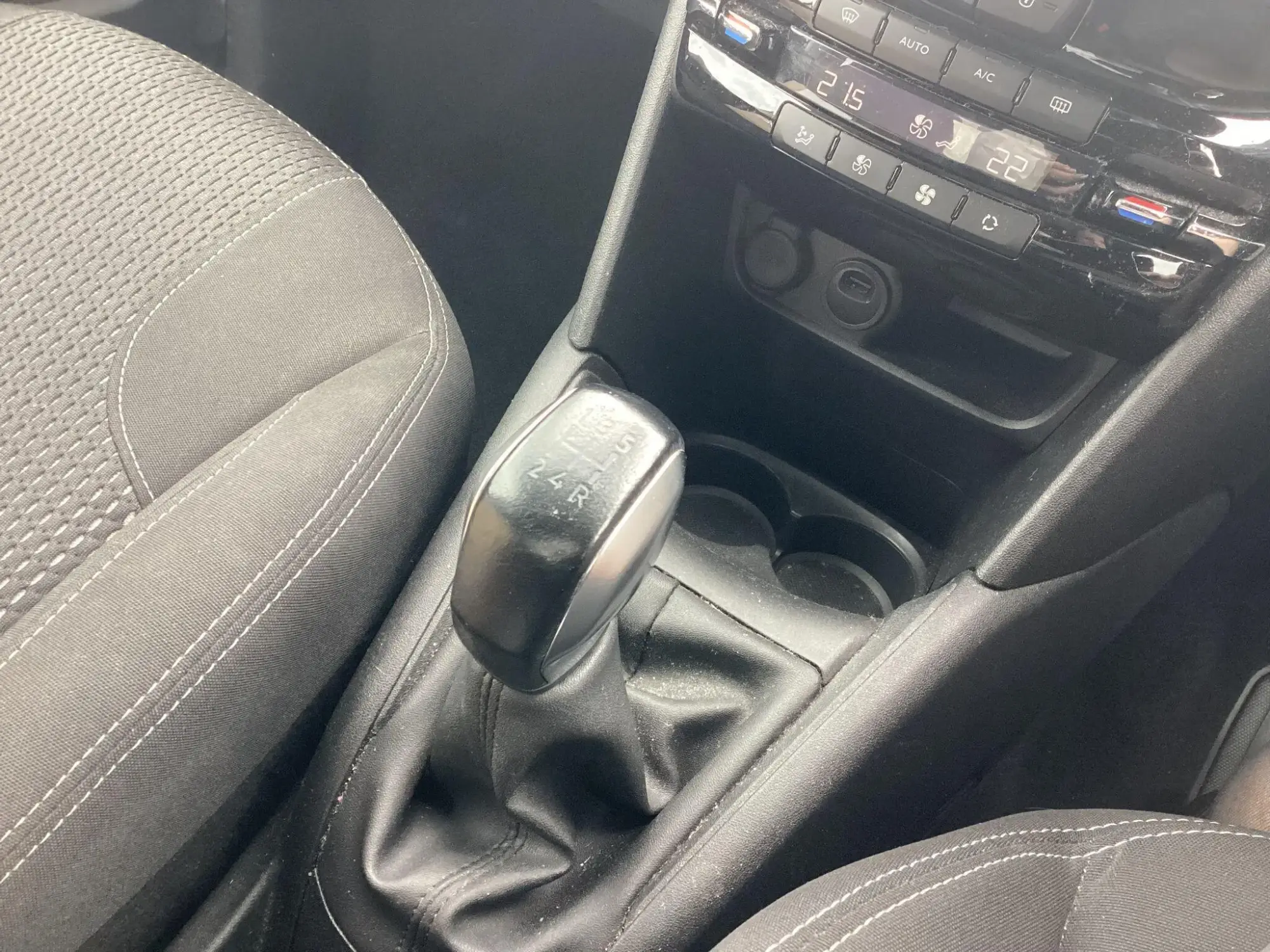 Peugeot 208 Image 20