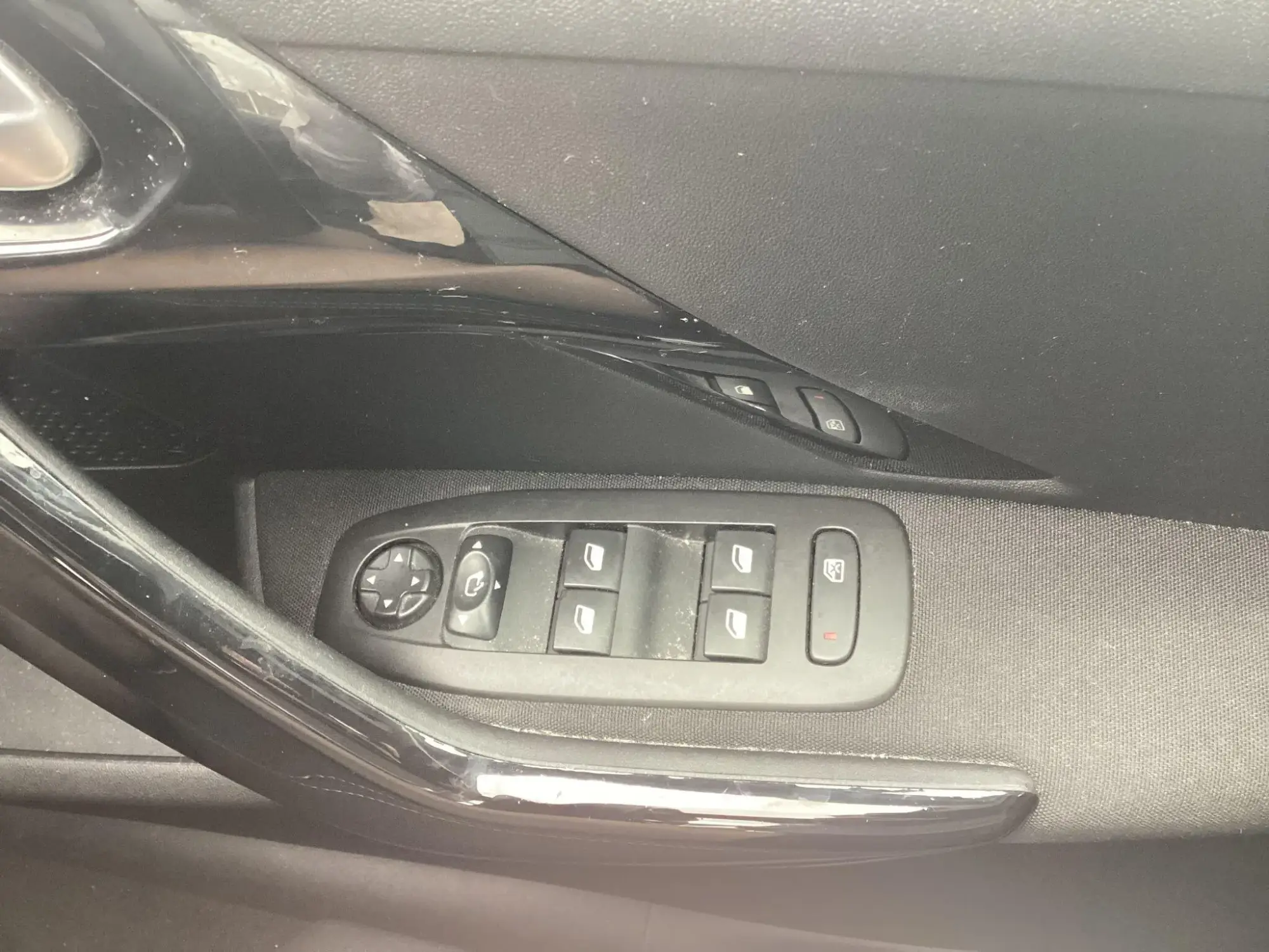 Peugeot 208 Image 24