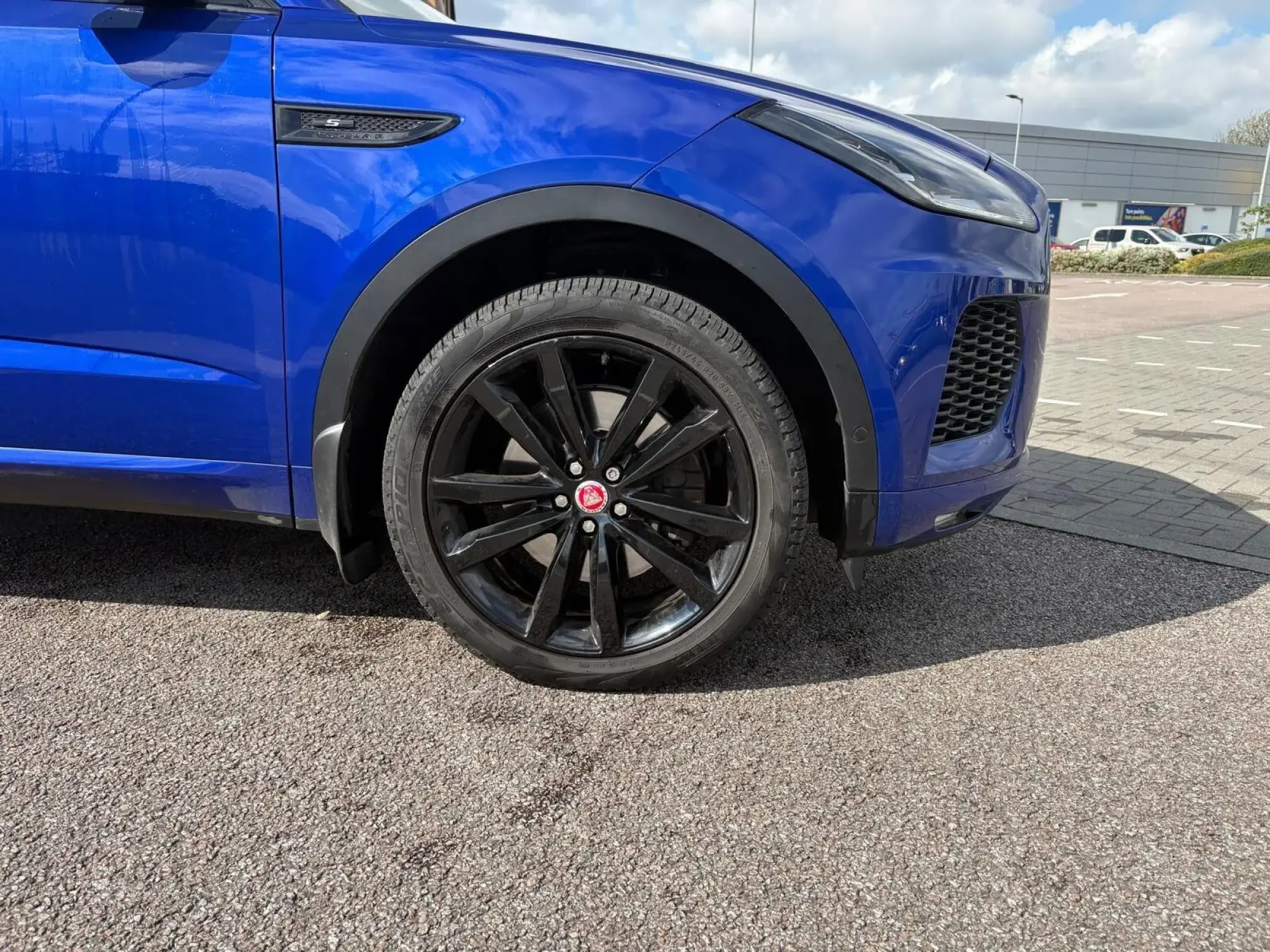 Jaguar E-Pace Image 9
