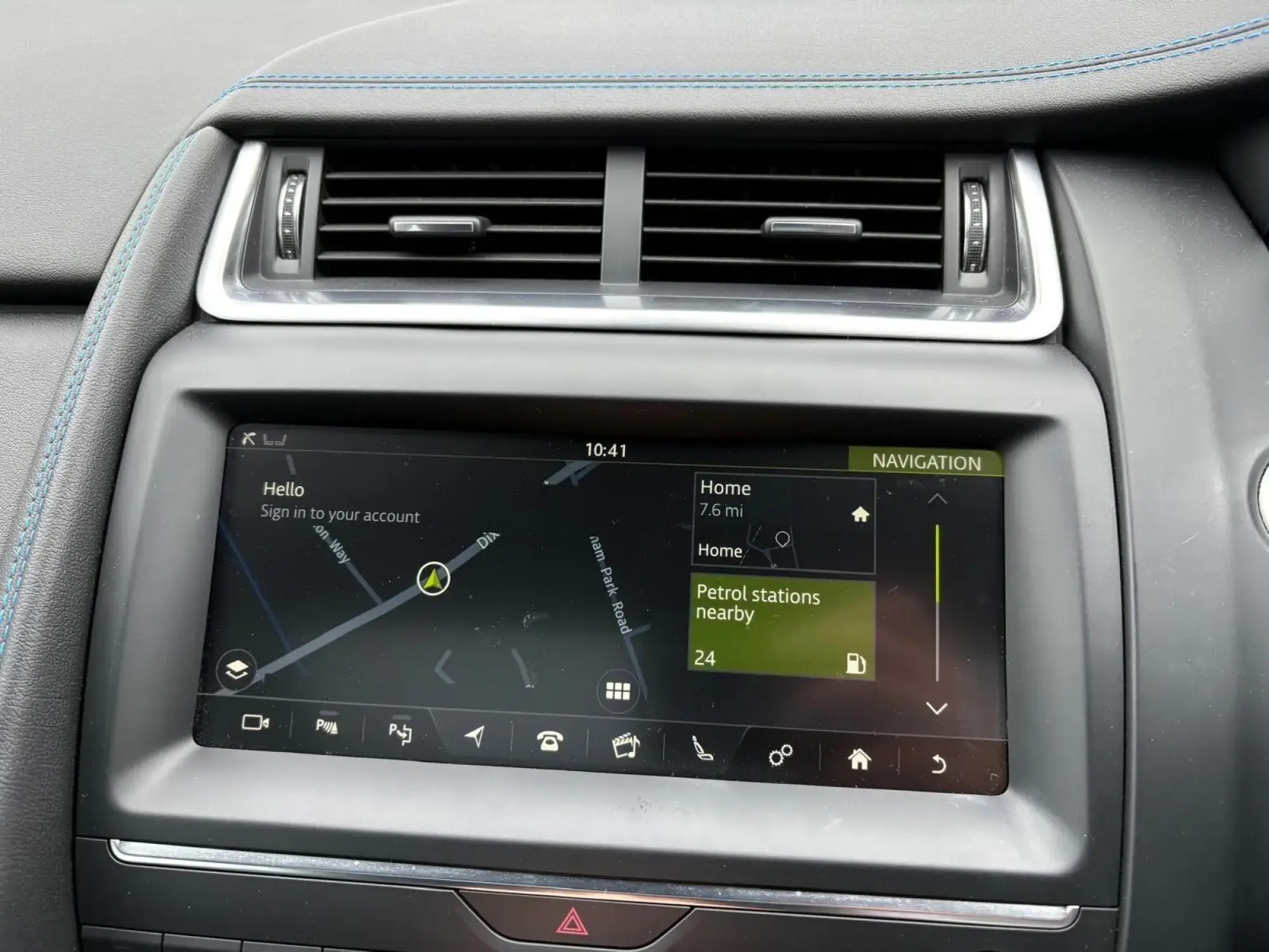 Jaguar E-Pace Image 15