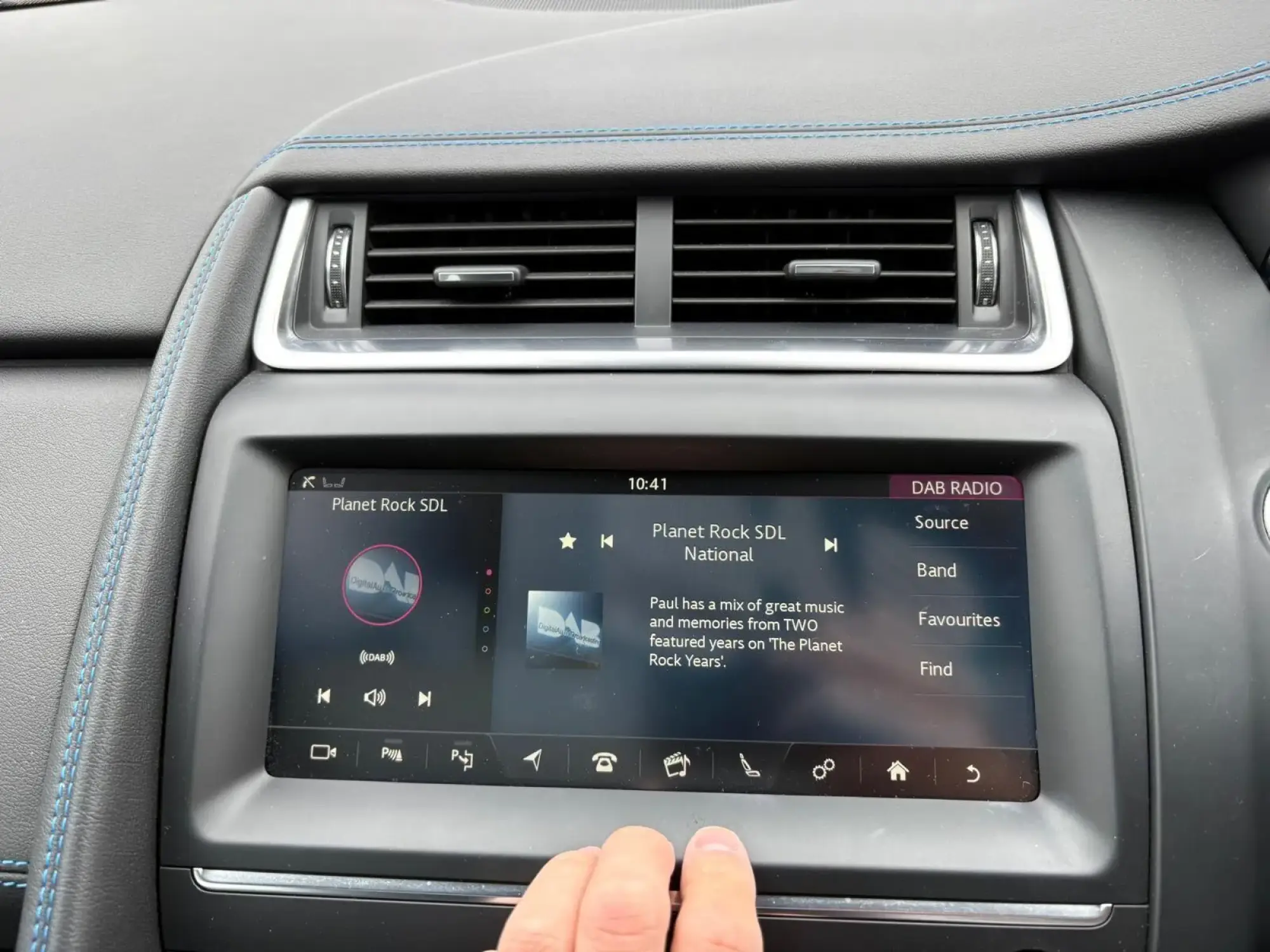 Jaguar E-Pace Image 18