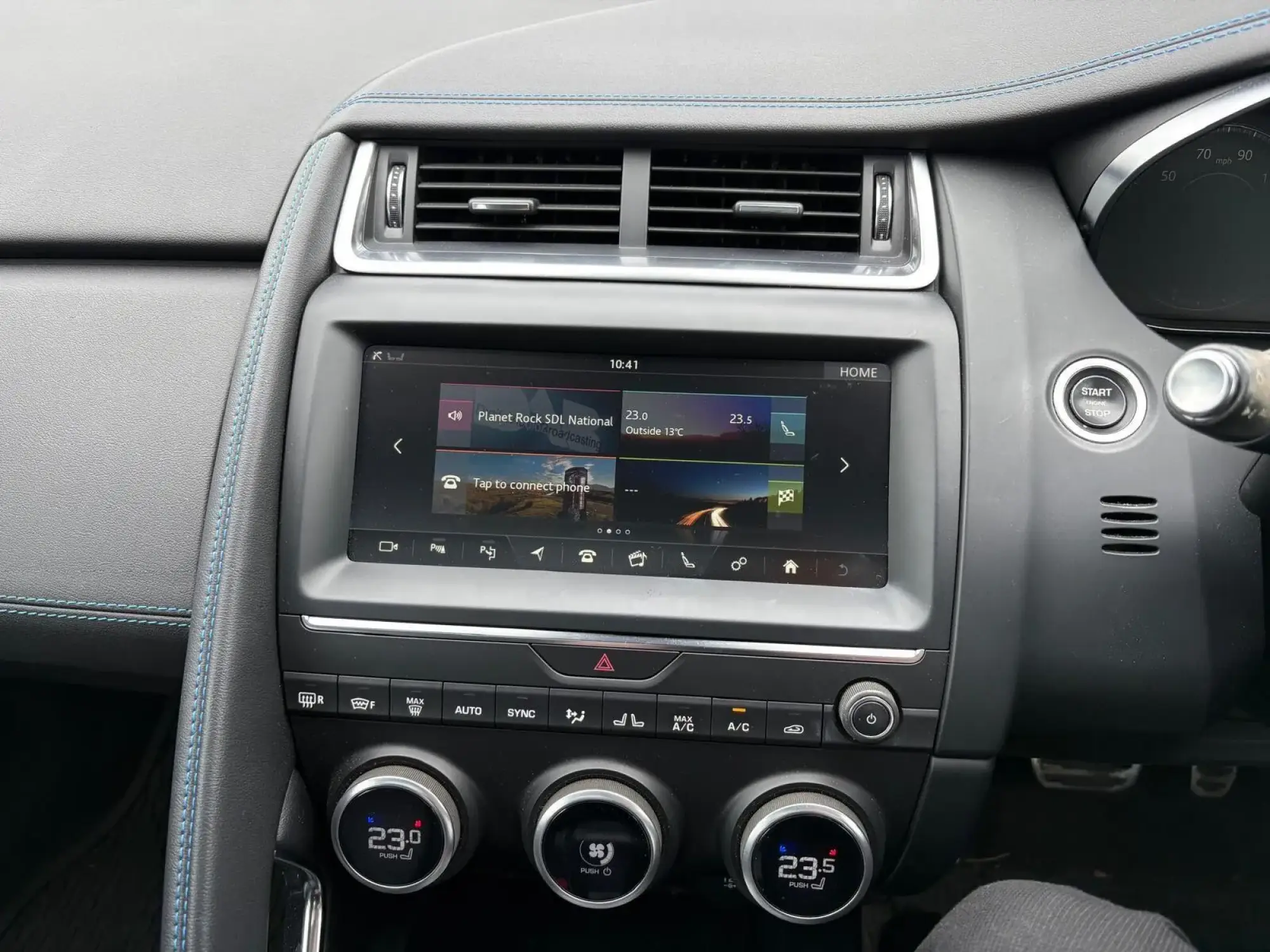 Jaguar E-Pace Image 27