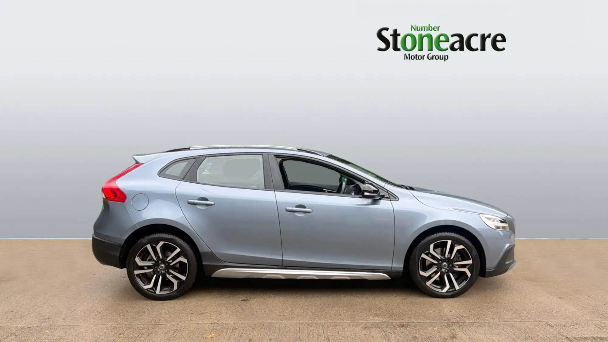 Volvo V40 Cross Country 1.5 T3 GPF Pro Auto Euro 6 (s/s) 5dr YY18XFE Image 3 Volvo V40 Cross Country 1.5 T3 GPF Pro Auto Euro 6 (s/s) 5dr YY18XFE Image 3