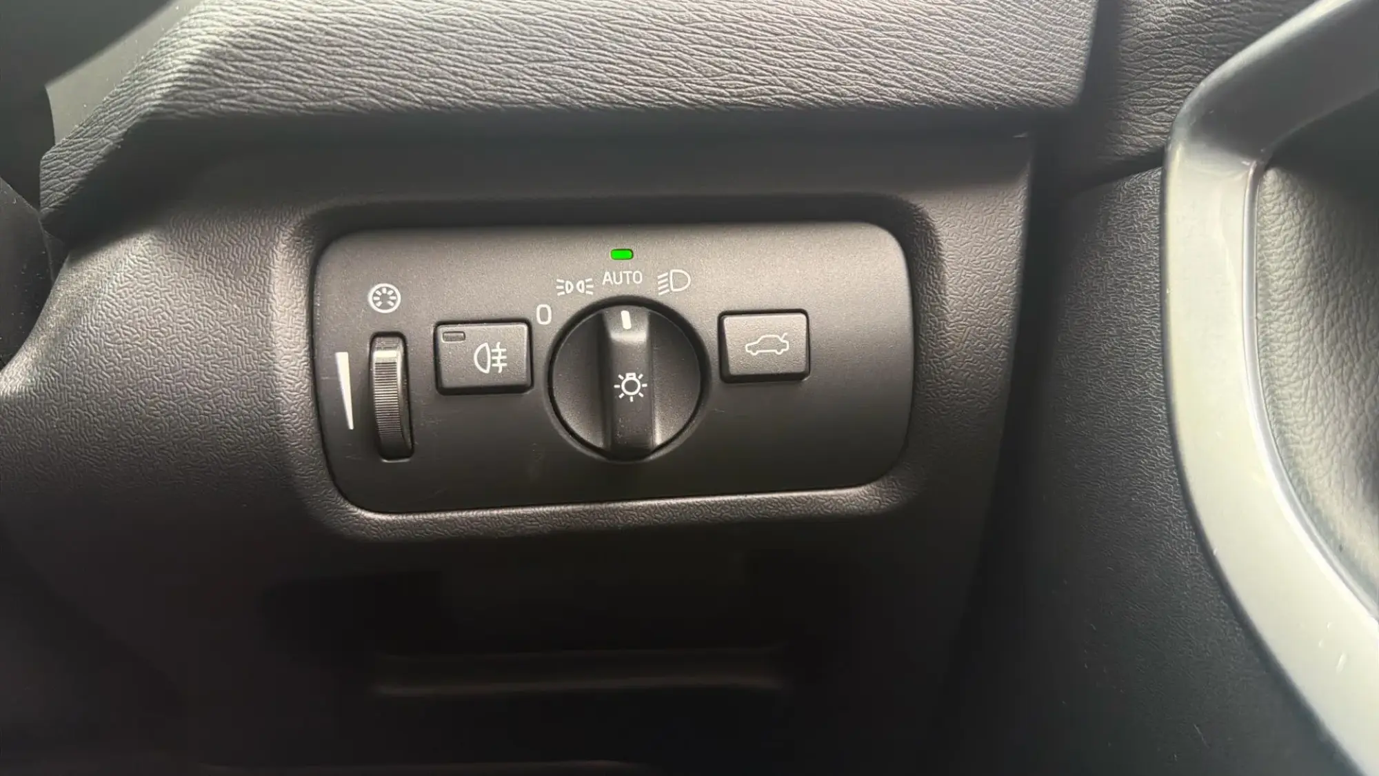Volvo V40 Cross Country Image 33 Volvo V40 Cross Country Image 33