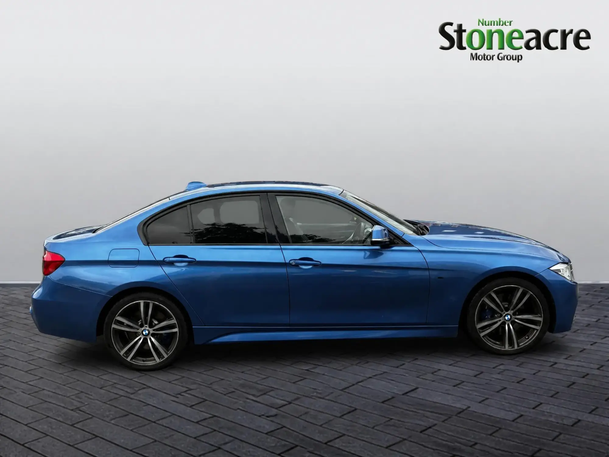 BMW 3 Series Image 7