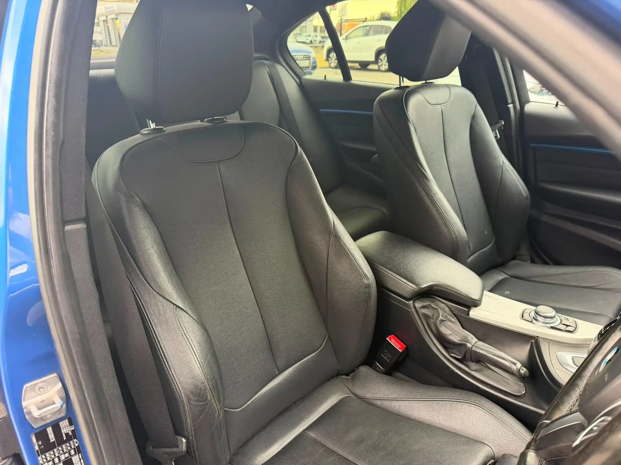 BMW 3 Series Image 12