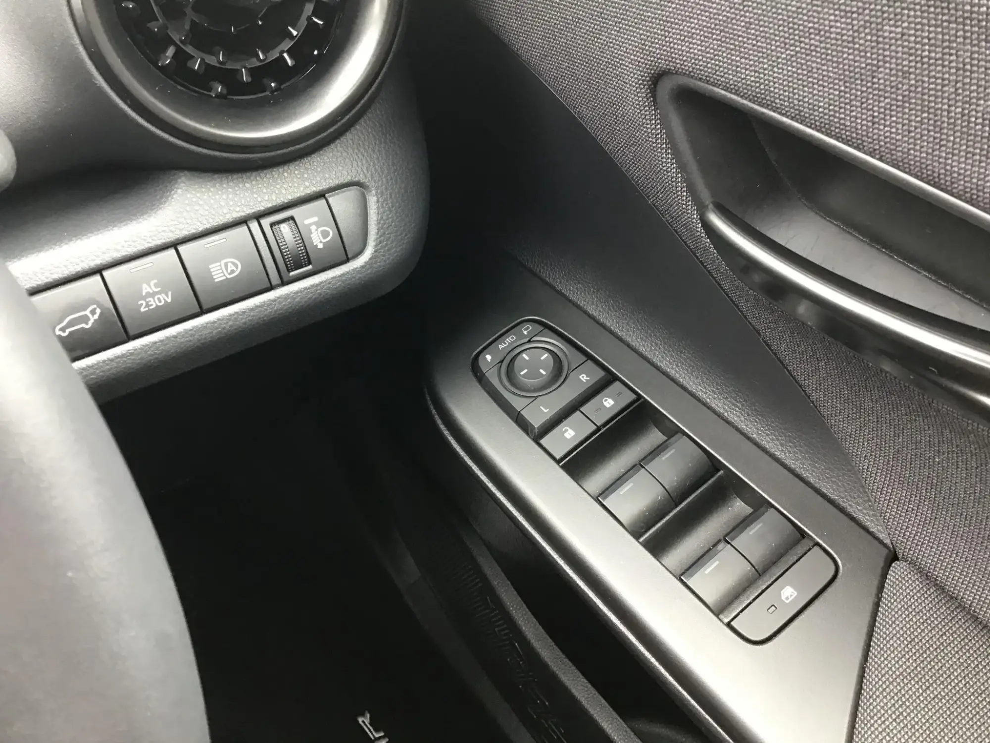 Toyota C-HR Plug-in Hybrid Image 11