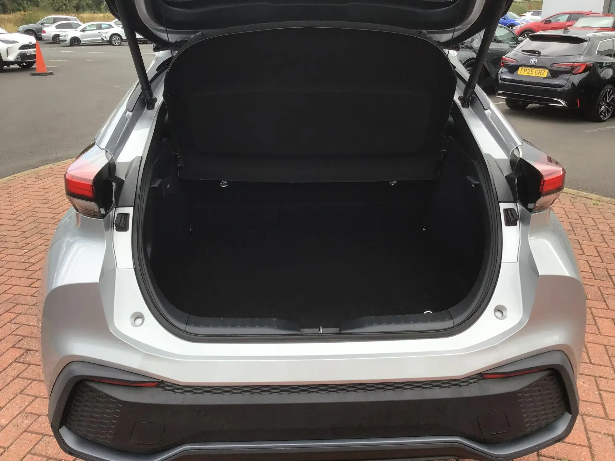 Toyota C-HR Plug-in Hybrid Image 15