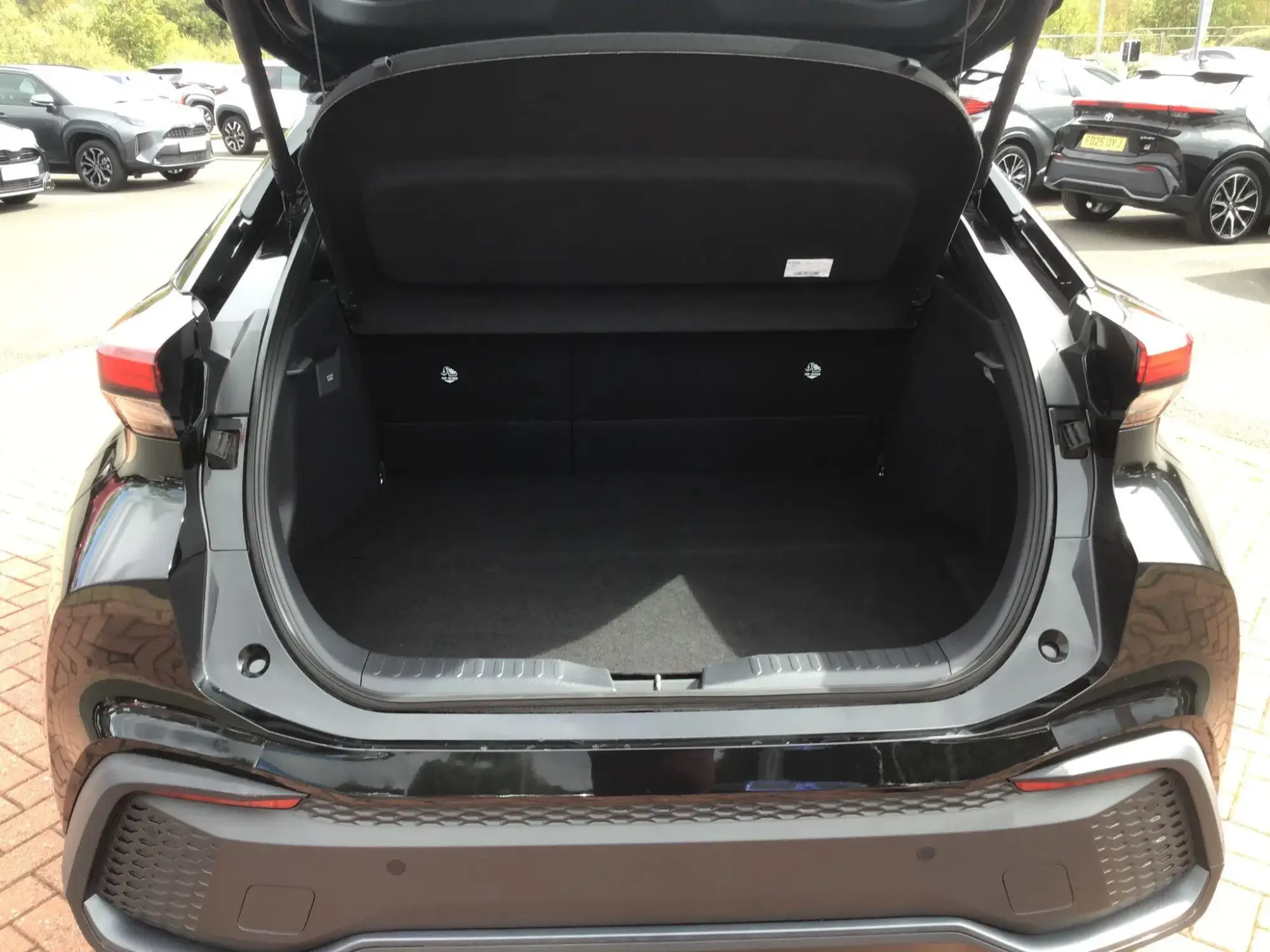 Toyota C-HR Plug-in Hybrid Image 16