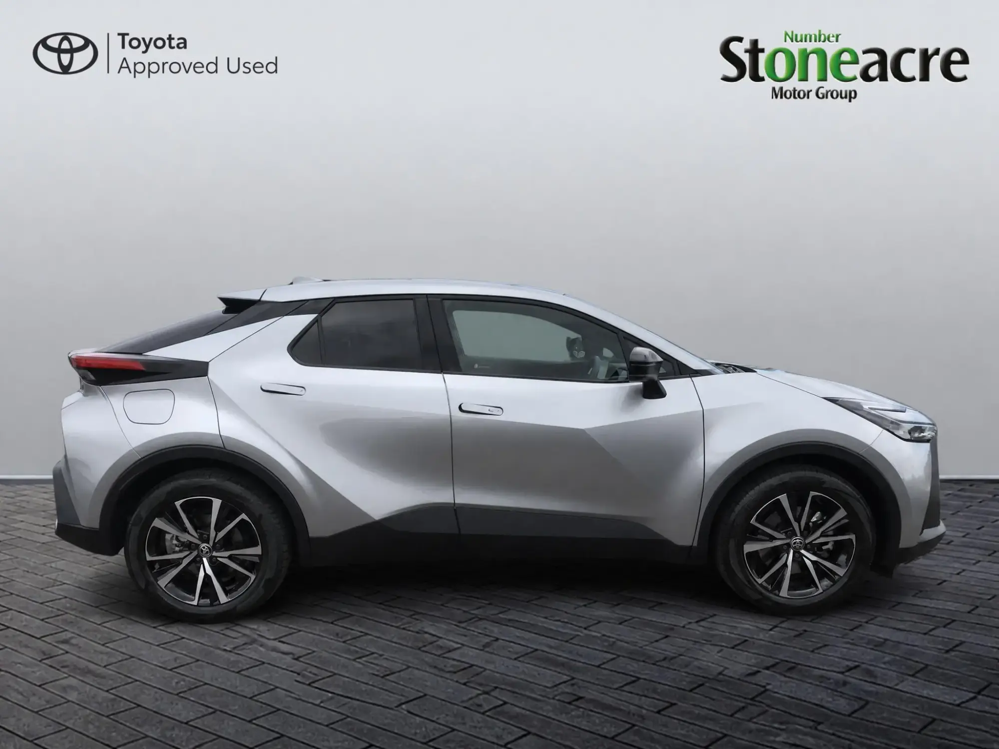 Toyota C-HR Plug-in Hybrid Image 17