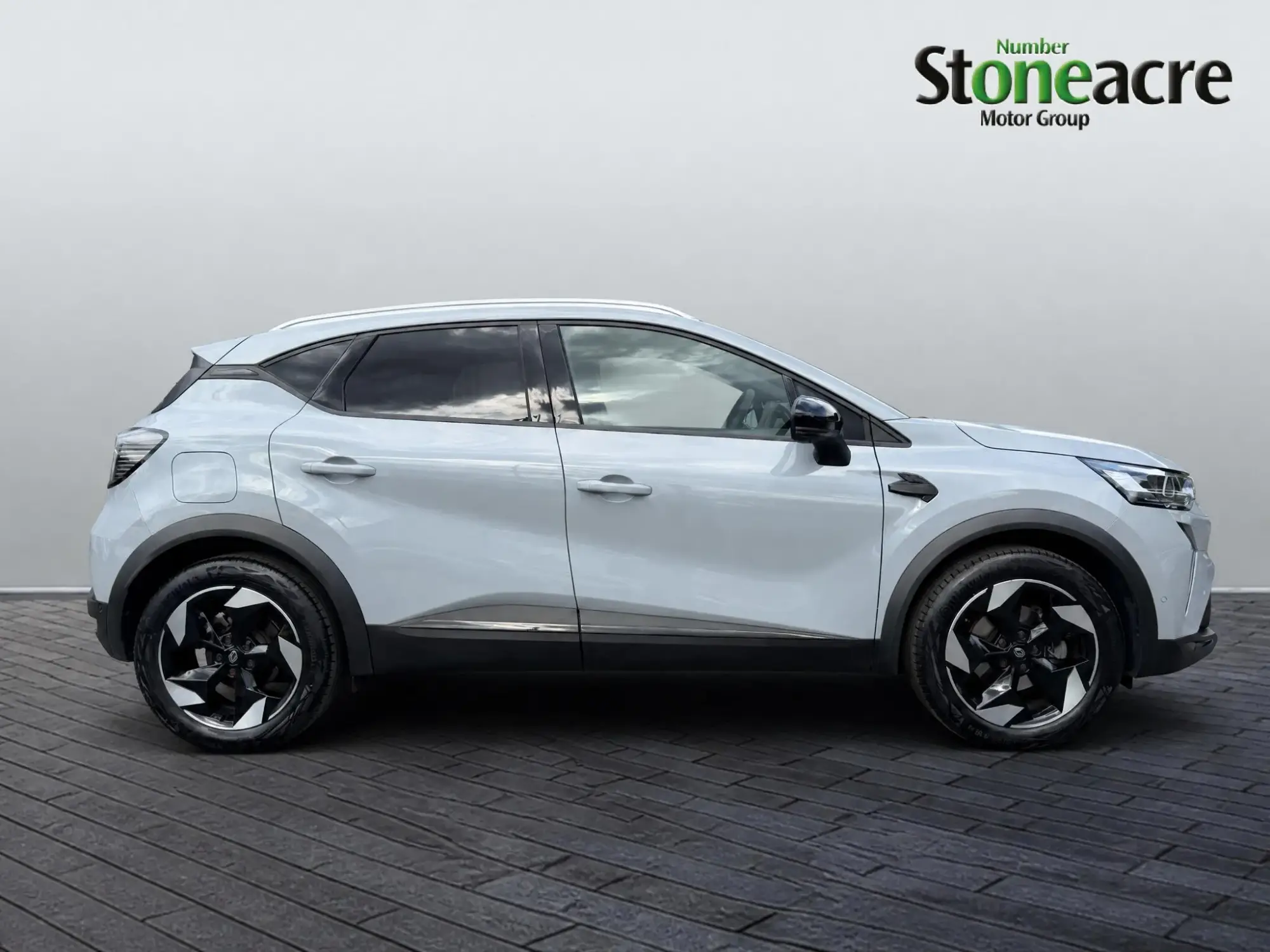 Renault Captur E-Tech Image 2