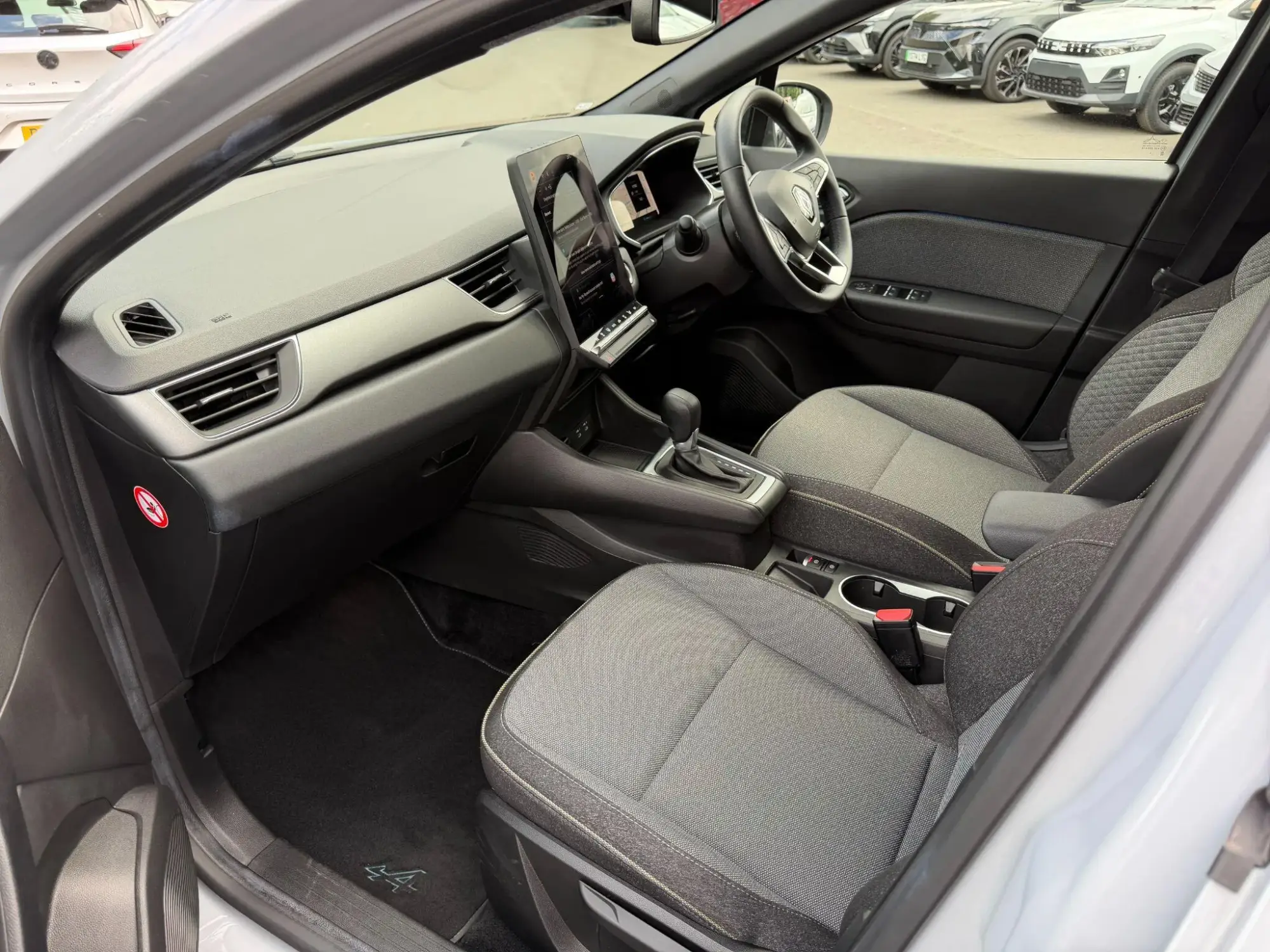 Renault Captur E-Tech Image 12