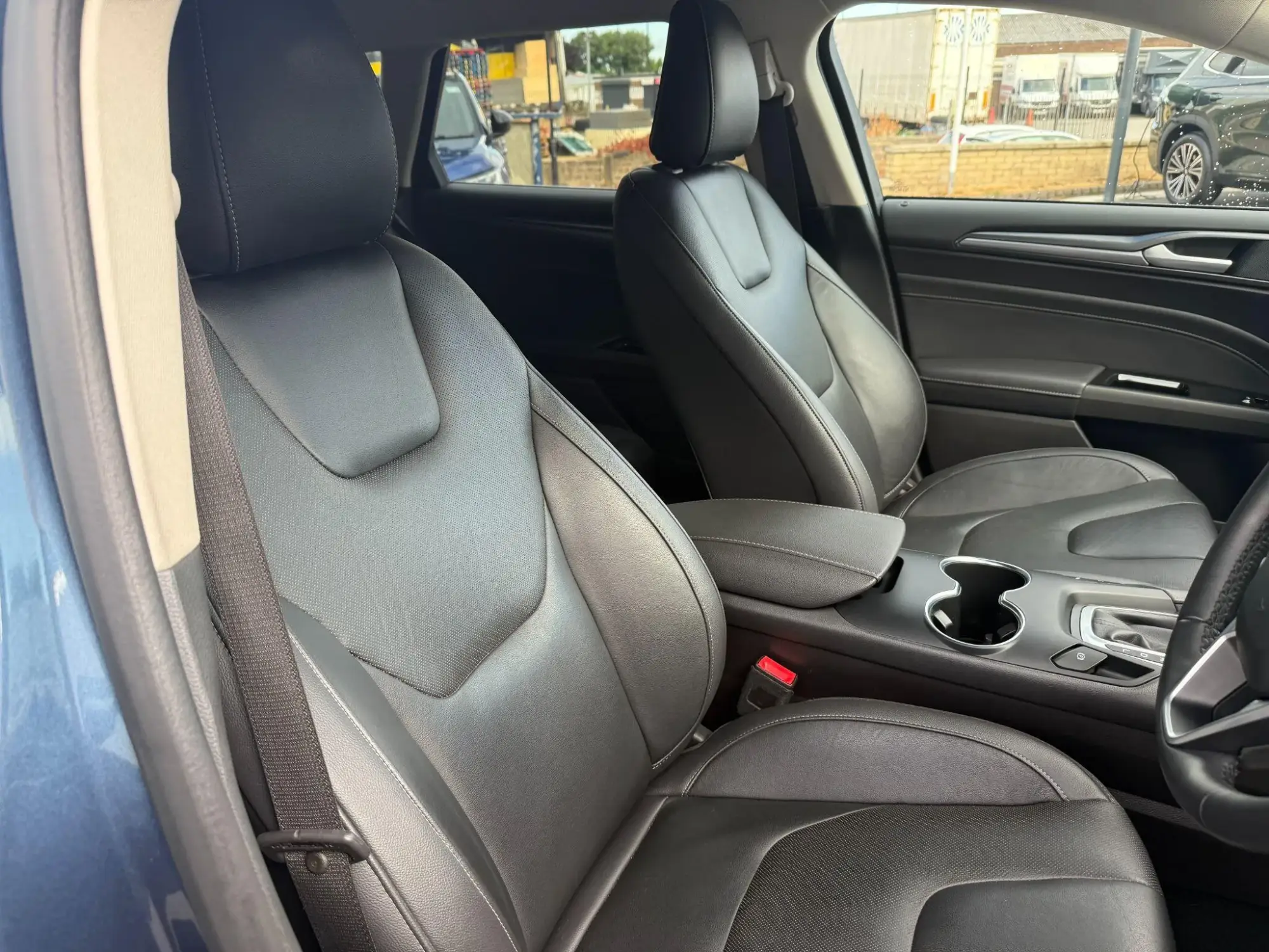 Ford Mondeo Image 16