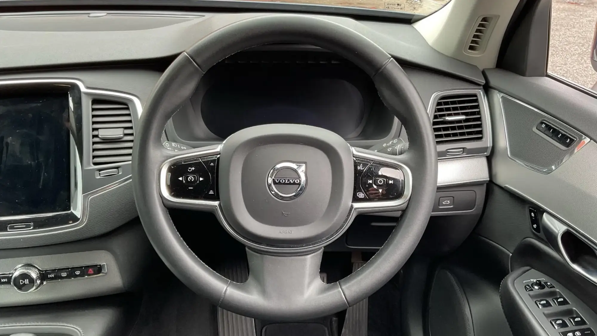 Volvo XC90 Image 10