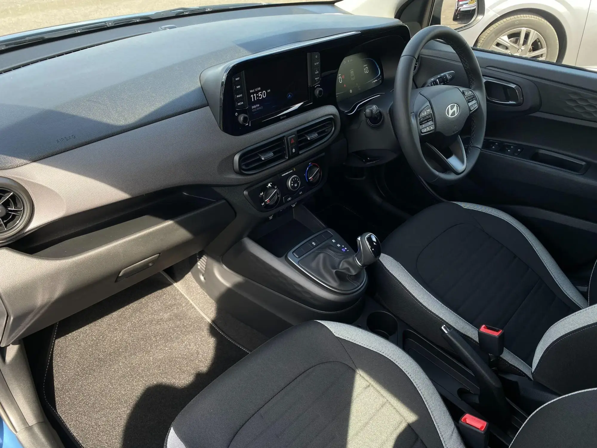 Hyundai i10 Image 12