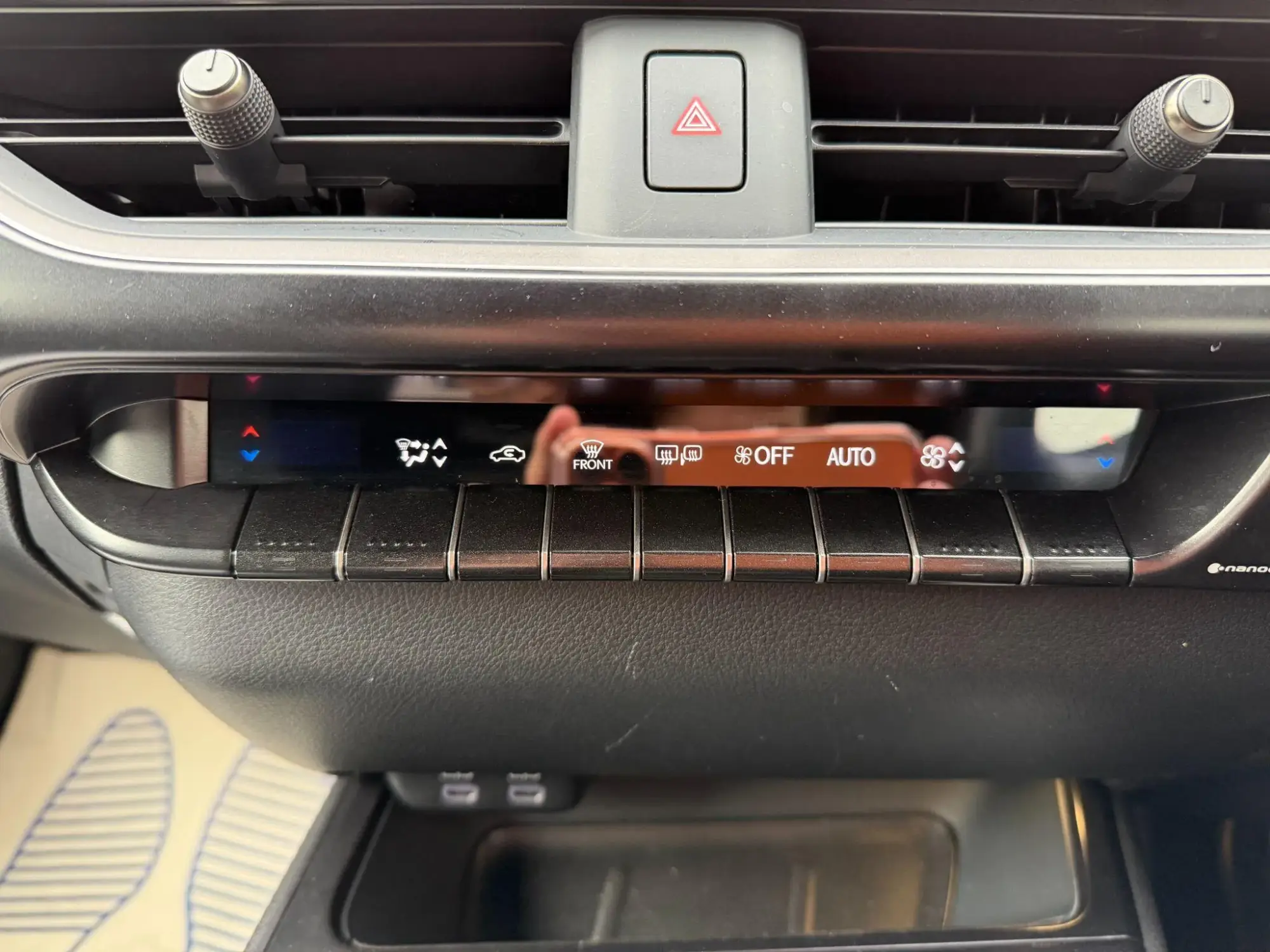 Lexus UX Self-Charging Hybrid Image 16 Lexus UX Self-Charging Hybrid Image 16