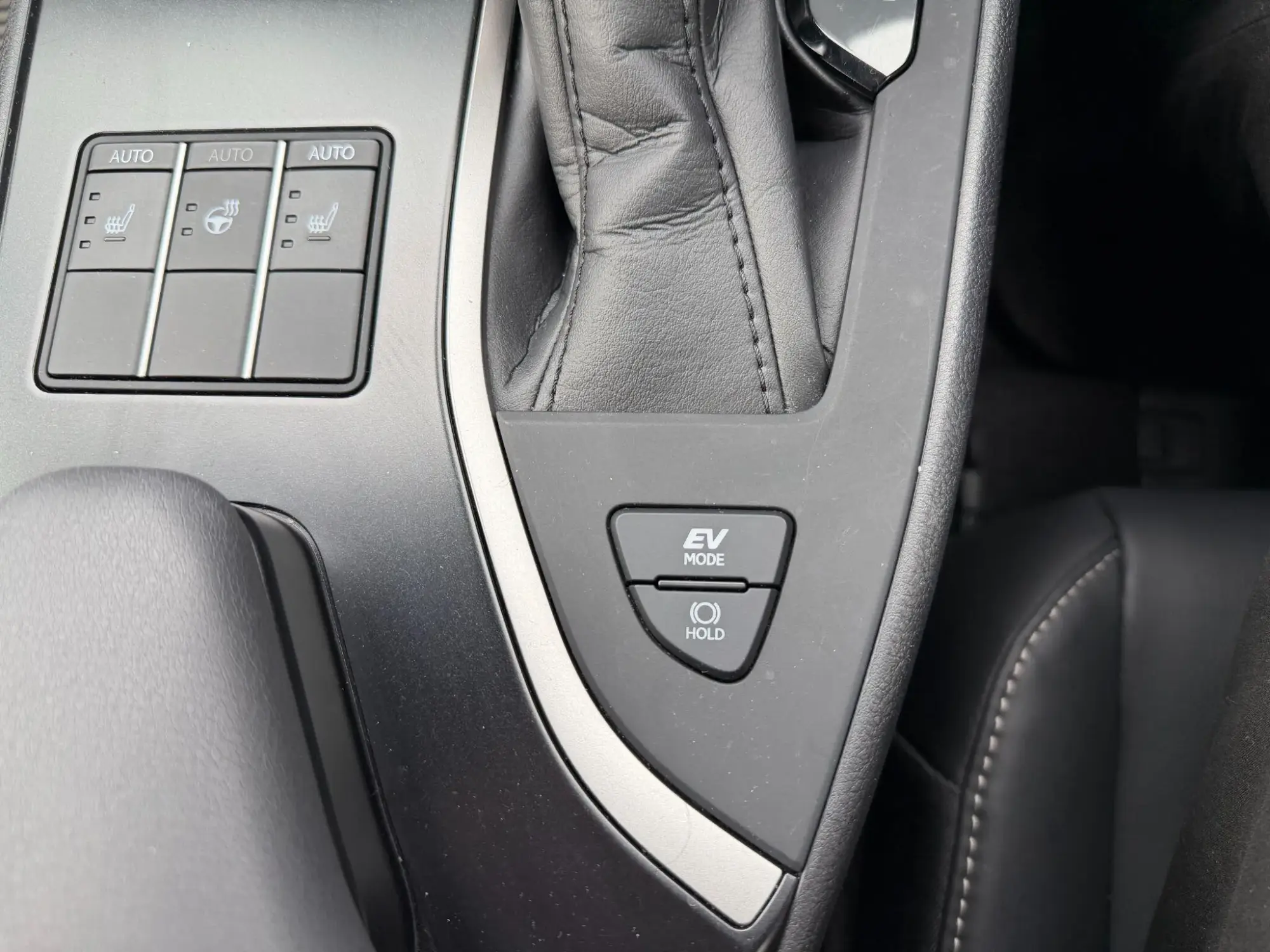 Lexus UX Self-Charging Hybrid Image 18 Lexus UX Self-Charging Hybrid Image 18