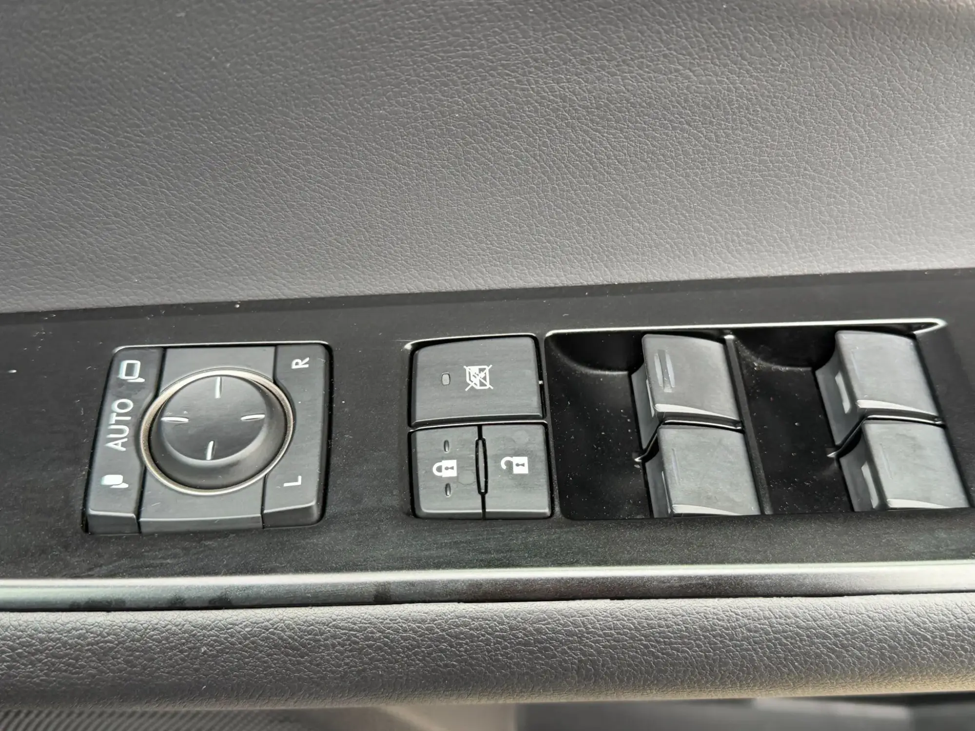 Lexus UX Self-Charging Hybrid Image 22 Lexus UX Self-Charging Hybrid Image 22