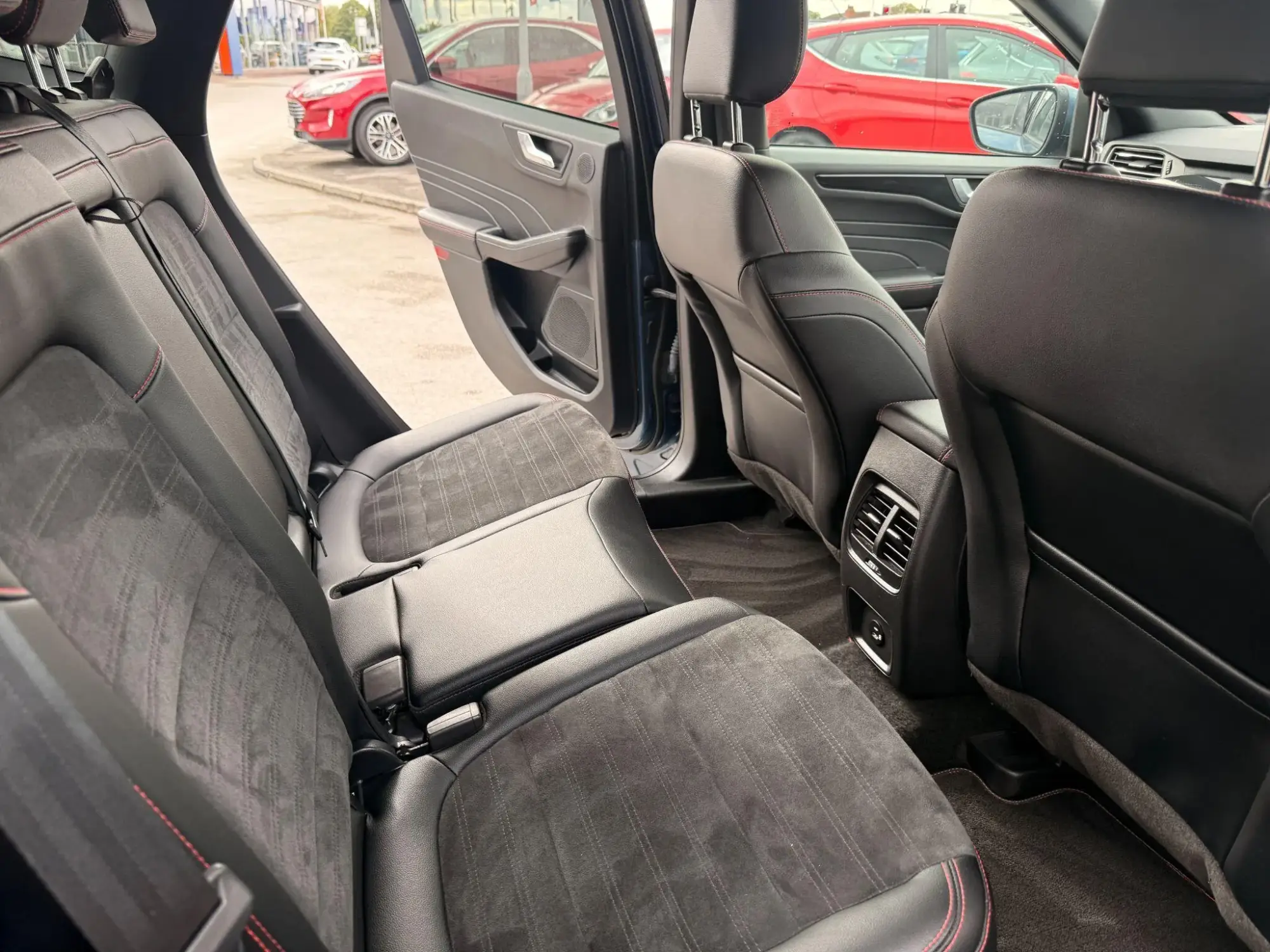 Ford Kuga Plug-In Hybrid Image 12 Ford Kuga Plug-In Hybrid Image 12