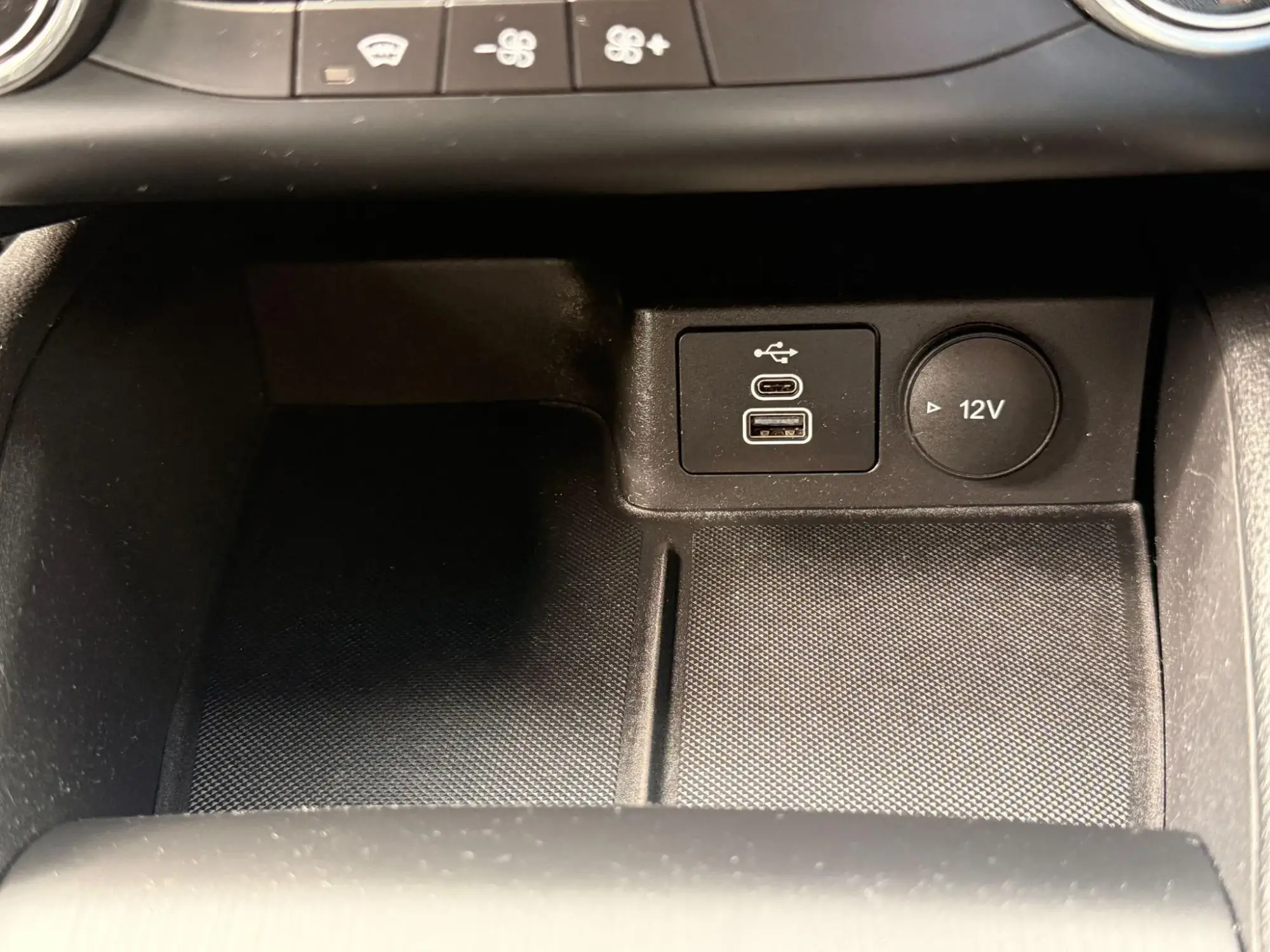 Ford Kuga Plug-In Hybrid Image 13 Ford Kuga Plug-In Hybrid Image 13