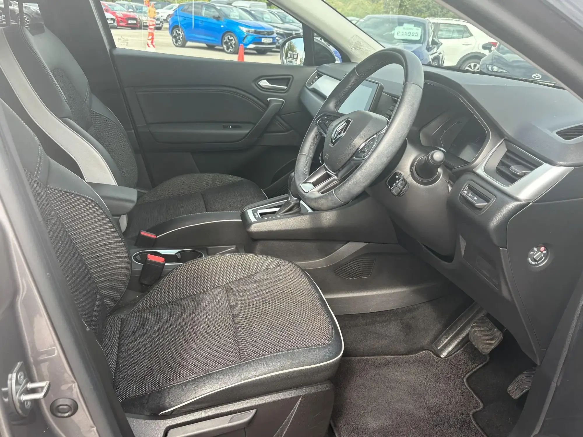 Renault Captur E-Tech Image 10