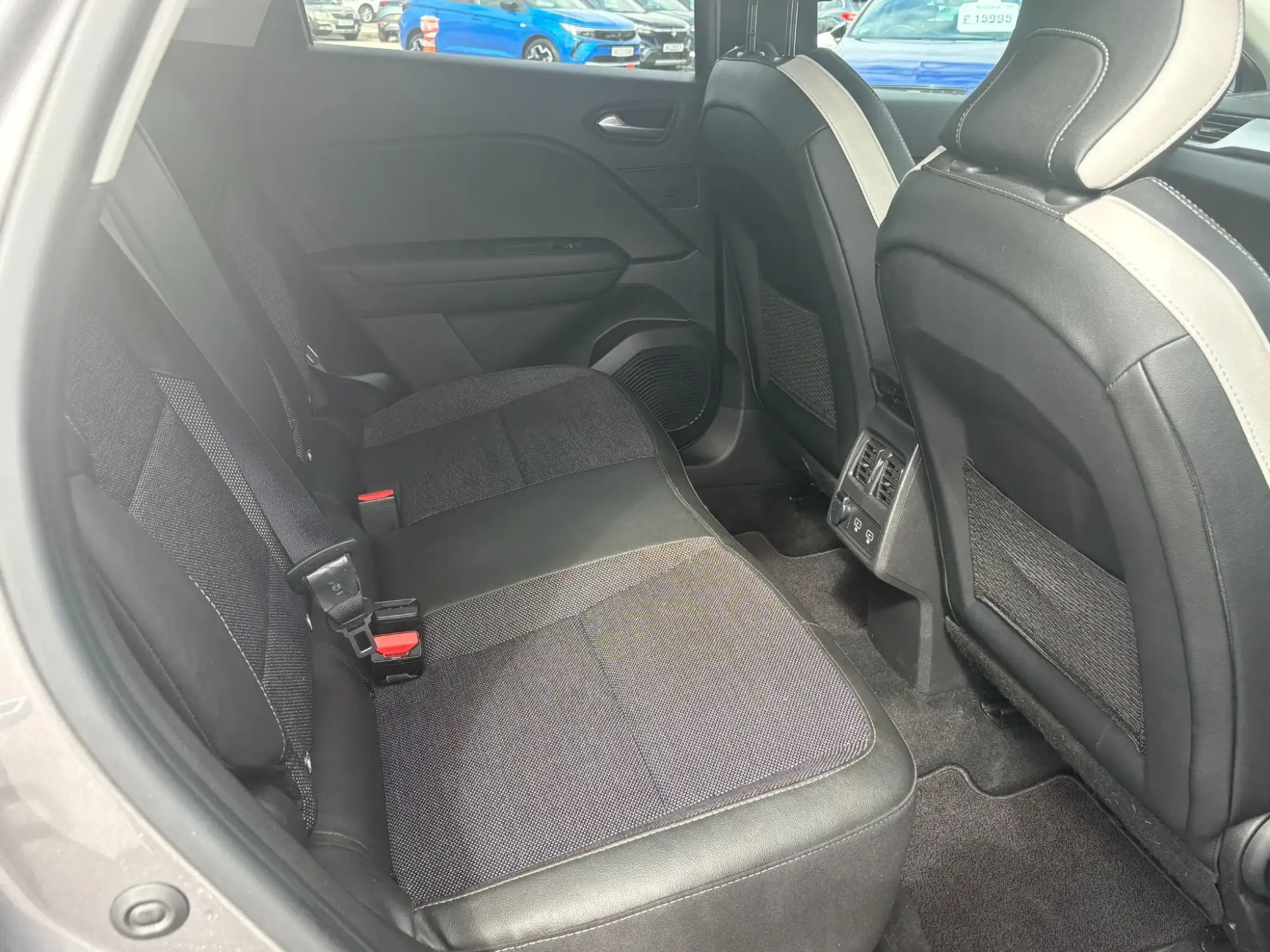 Renault Captur E-Tech Image 11