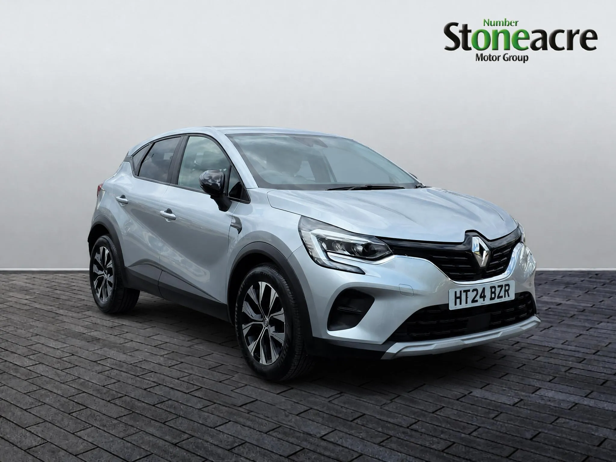 Renault Captur listing photo