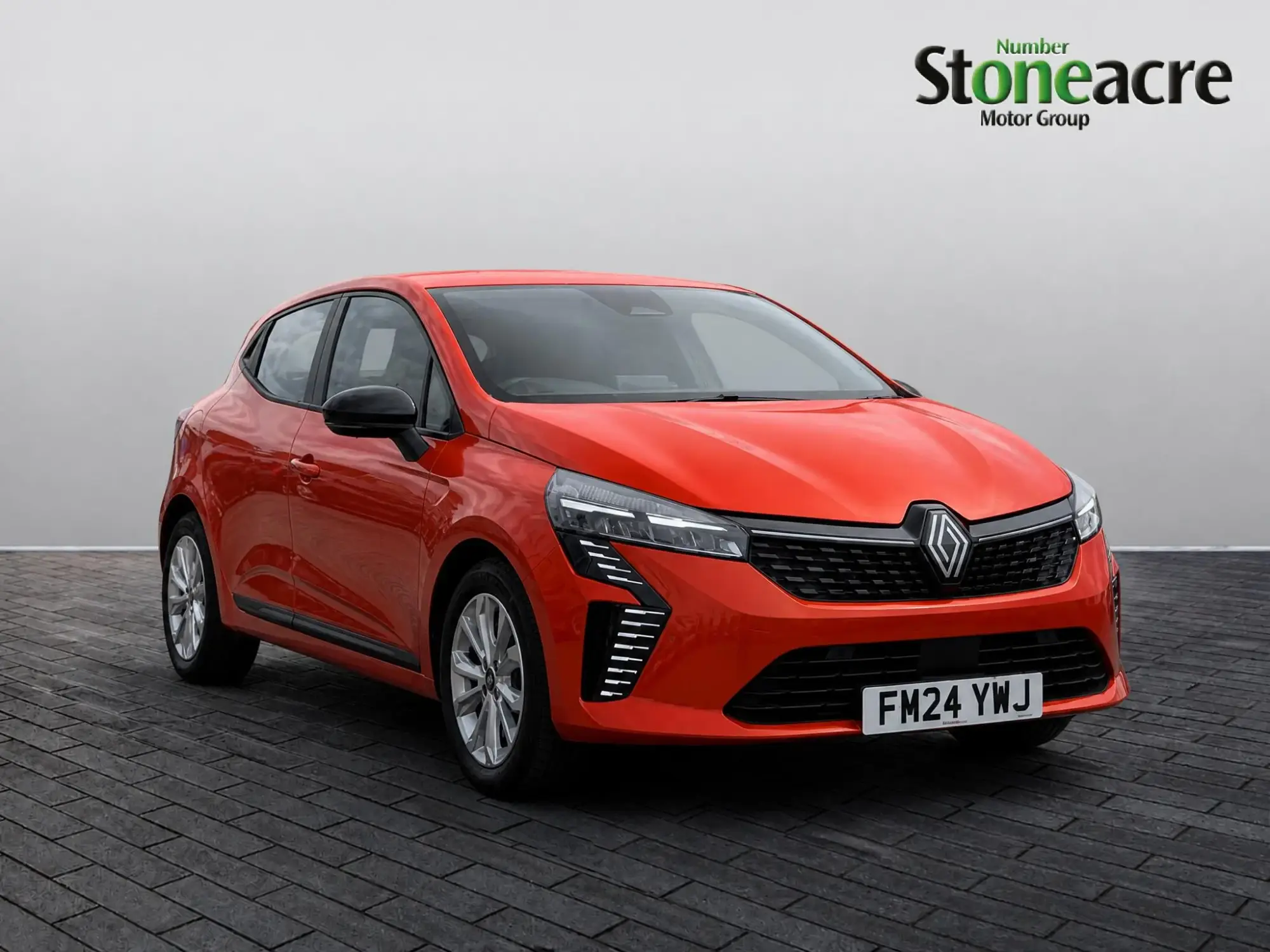 Renault Clio E-Tech 1.6 E-TECH full hybrid 145 Evolution 5dr Auto FM24YWJ Image 1 Renault Clio E-Tech 1.6 E-TECH full hybrid 145 Evolution 5dr Auto FM24YWJ Image 1