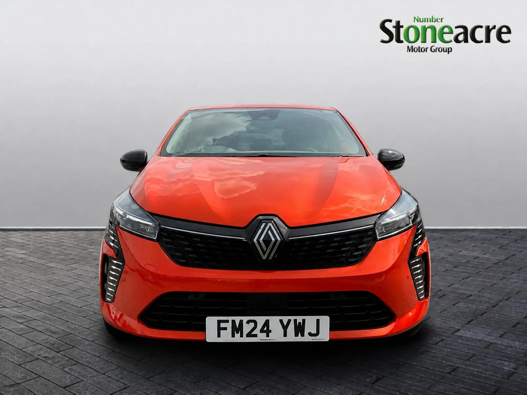 Renault Clio E-Tech 1.6 E-TECH full hybrid 145 Evolution 5dr Auto FM24YWJ Image 2 Renault Clio E-Tech 1.6 E-TECH full hybrid 145 Evolution 5dr Auto FM24YWJ Image 2