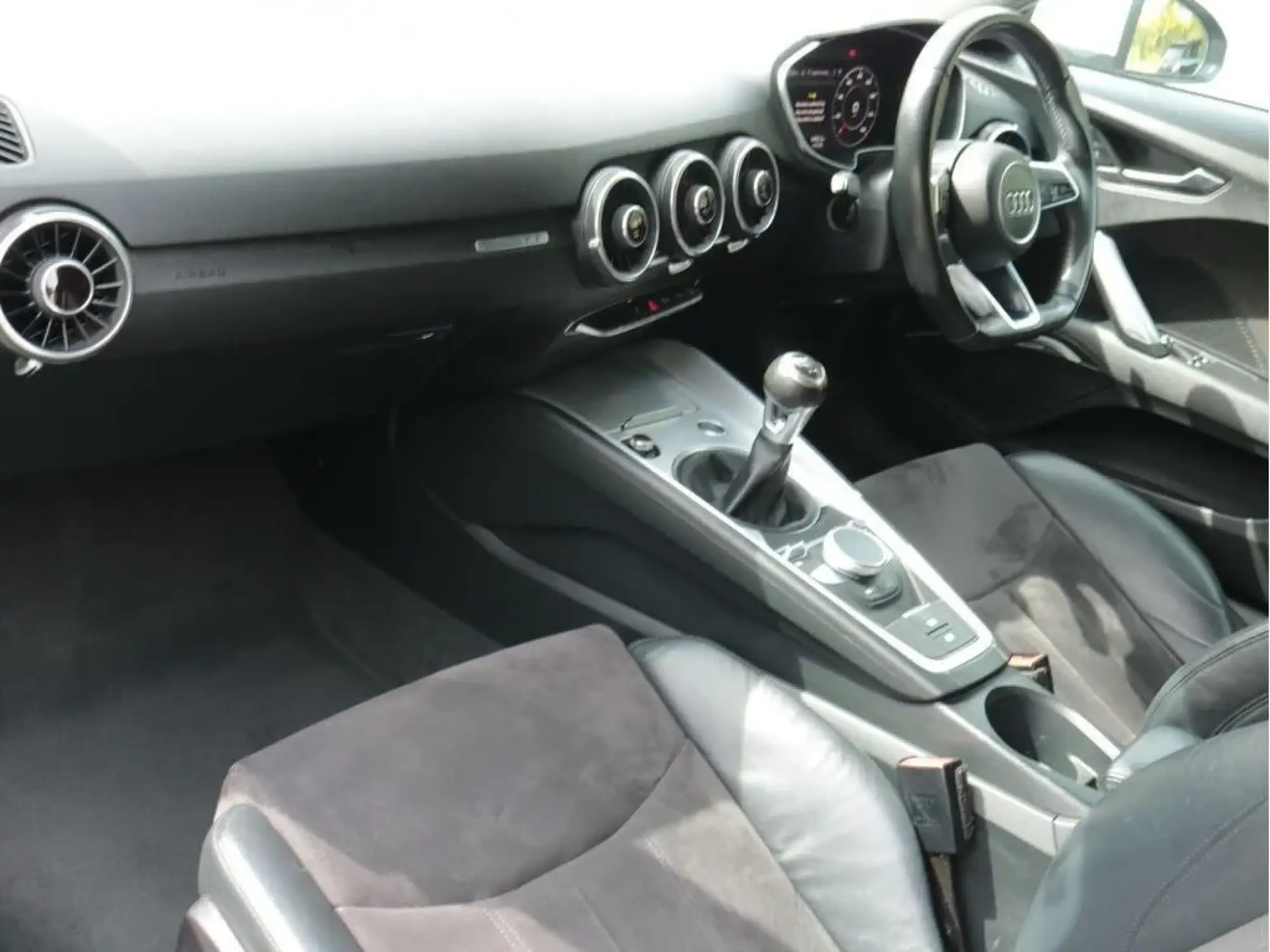 Audi TT Image 16 Audi TT Image 16