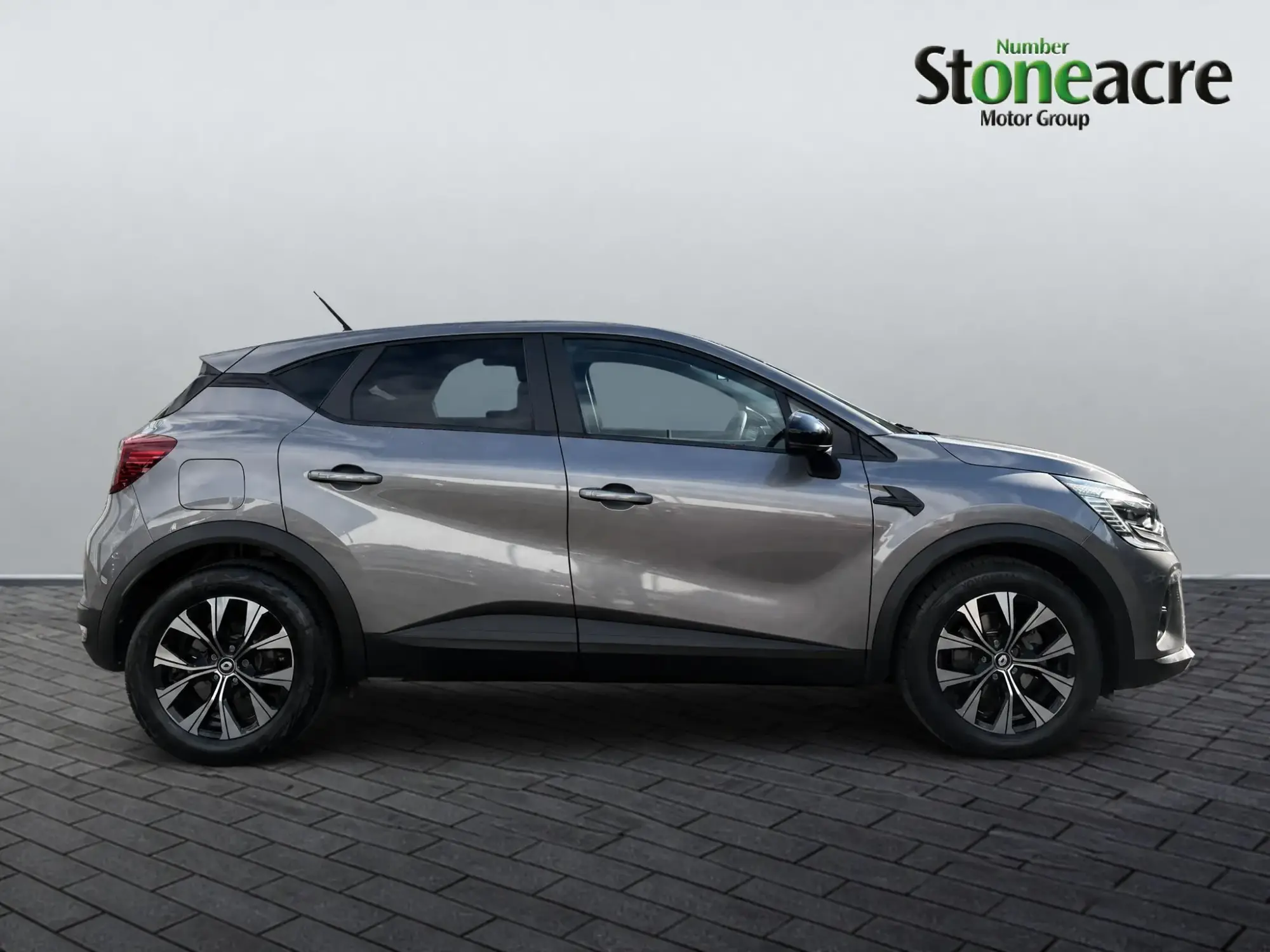 Renault Captur E-Tech Image 2