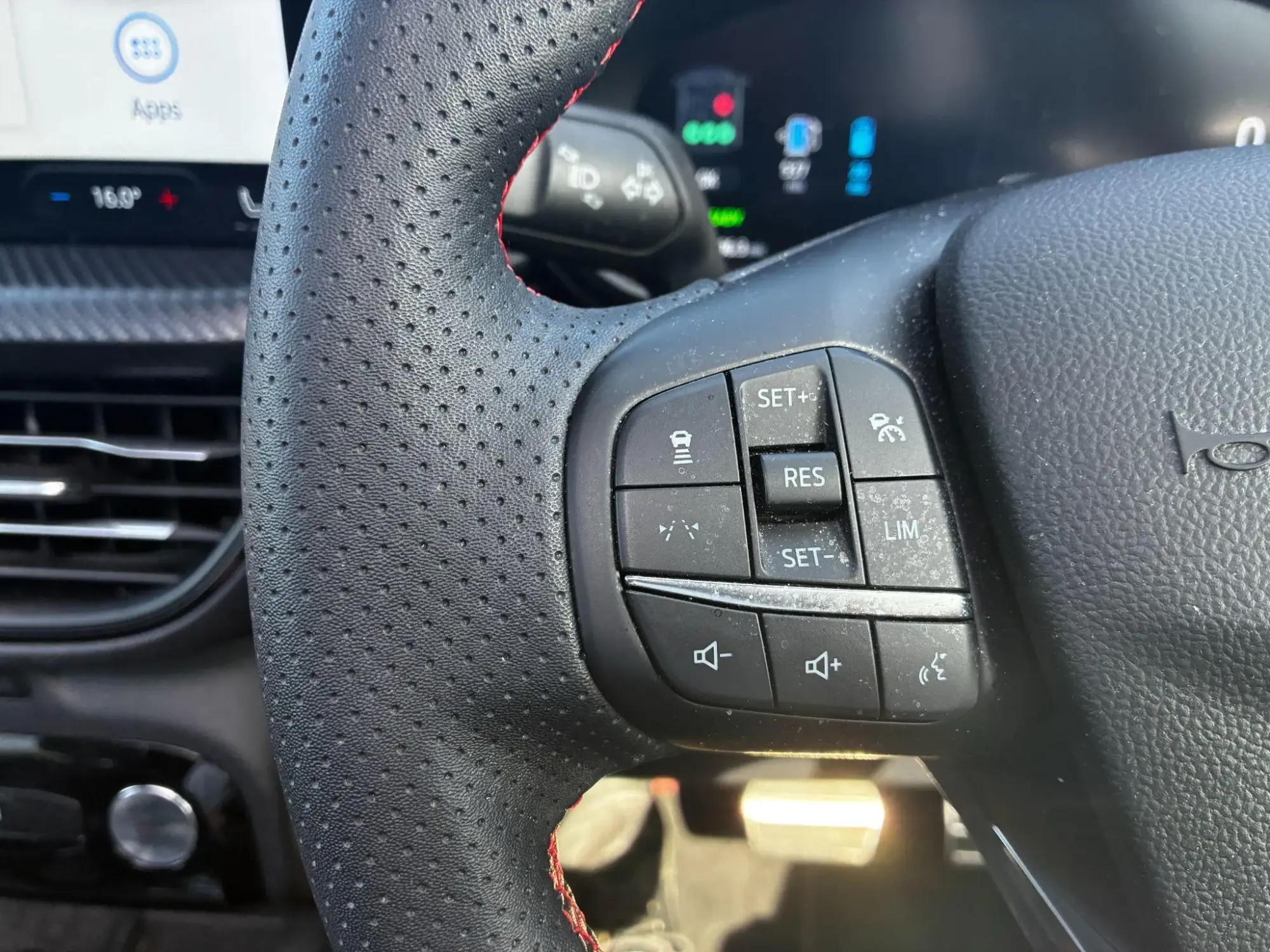 Ford Kuga Plug-In Hybrid Image 12
