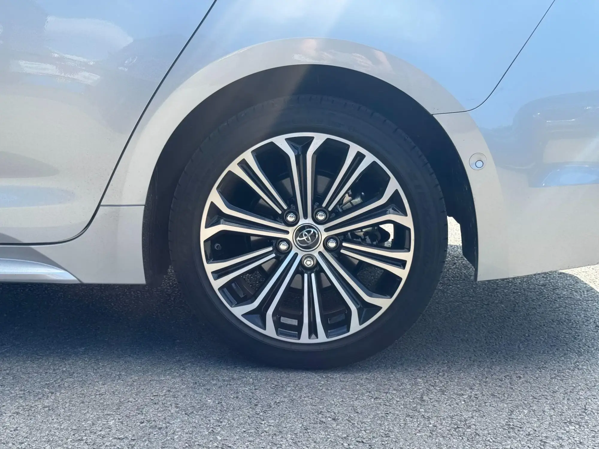 Toyota Corolla Touring Sports Image 12