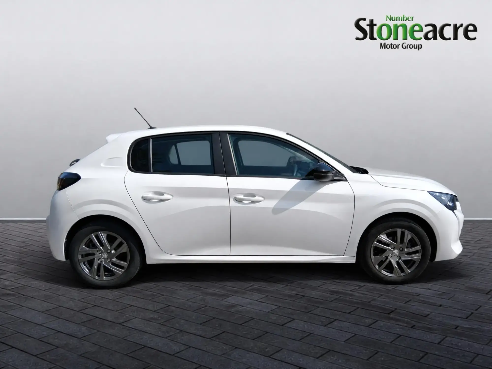 Peugeot 208 Image 2