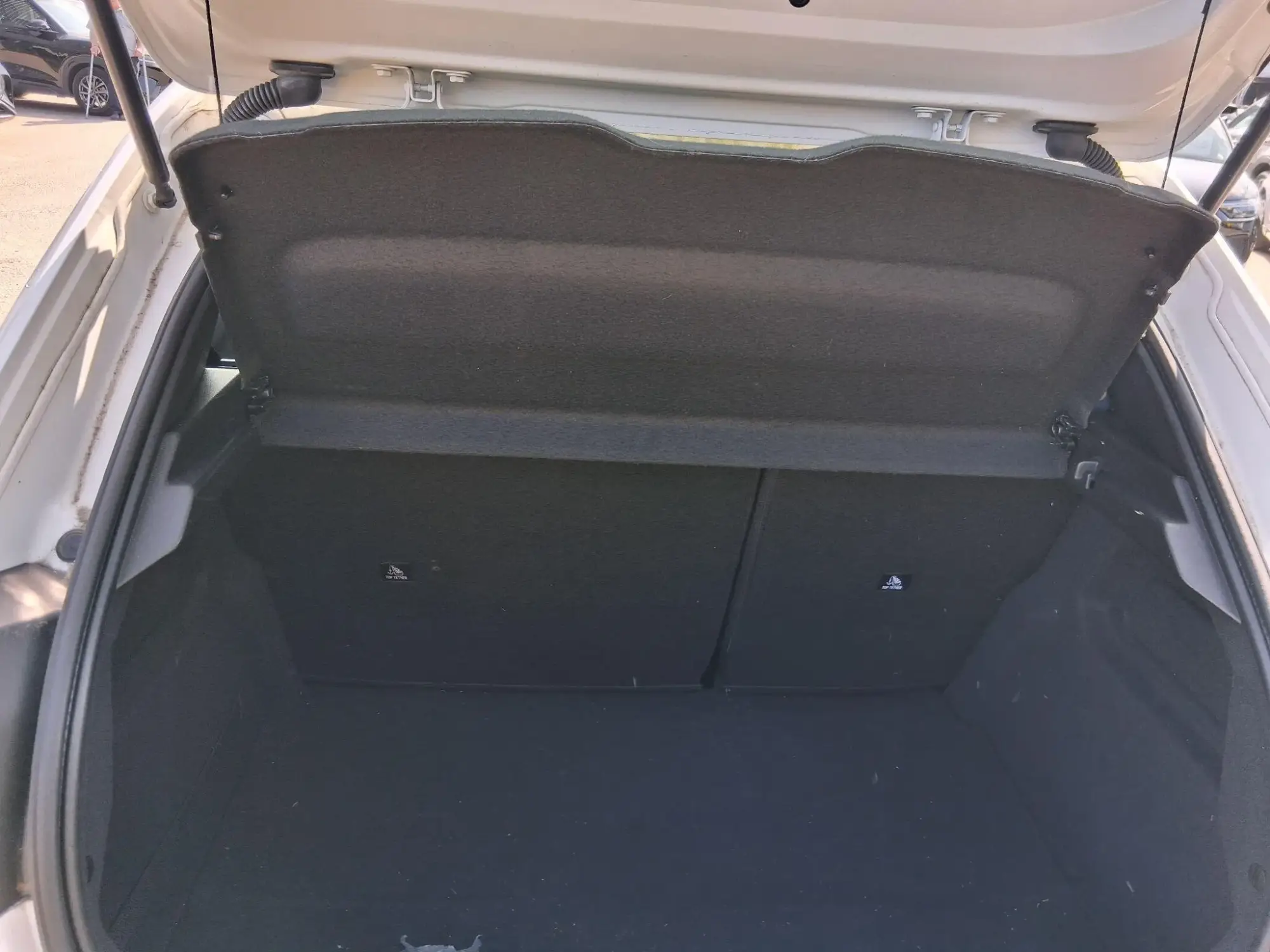 Peugeot 208 Image 10