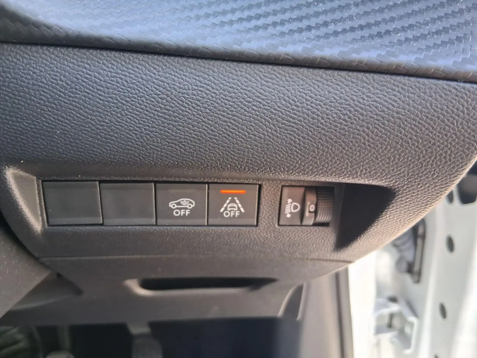 Peugeot 208 Image 11