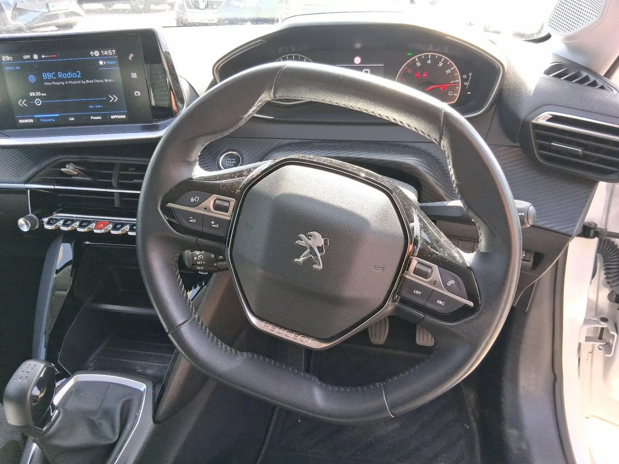 Peugeot 208 Image 14