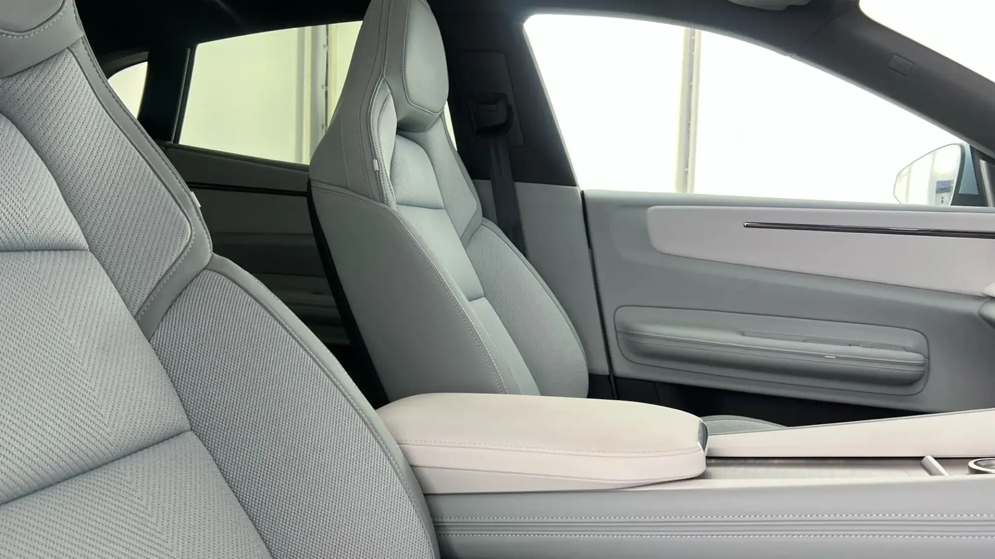 Polestar 4 SUV Image 18 Polestar 4 SUV Image 18