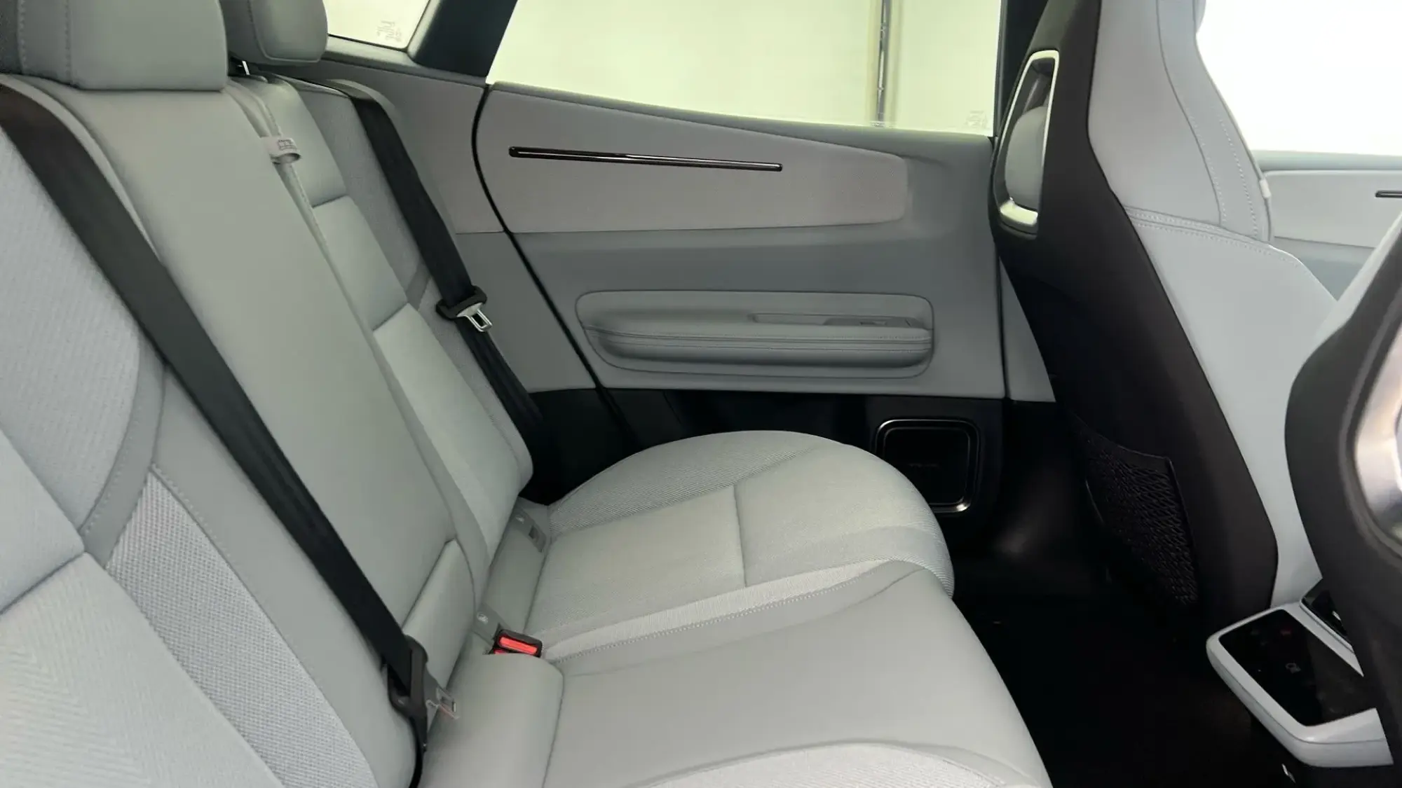 Polestar 4 SUV Image 19 Polestar 4 SUV Image 19
