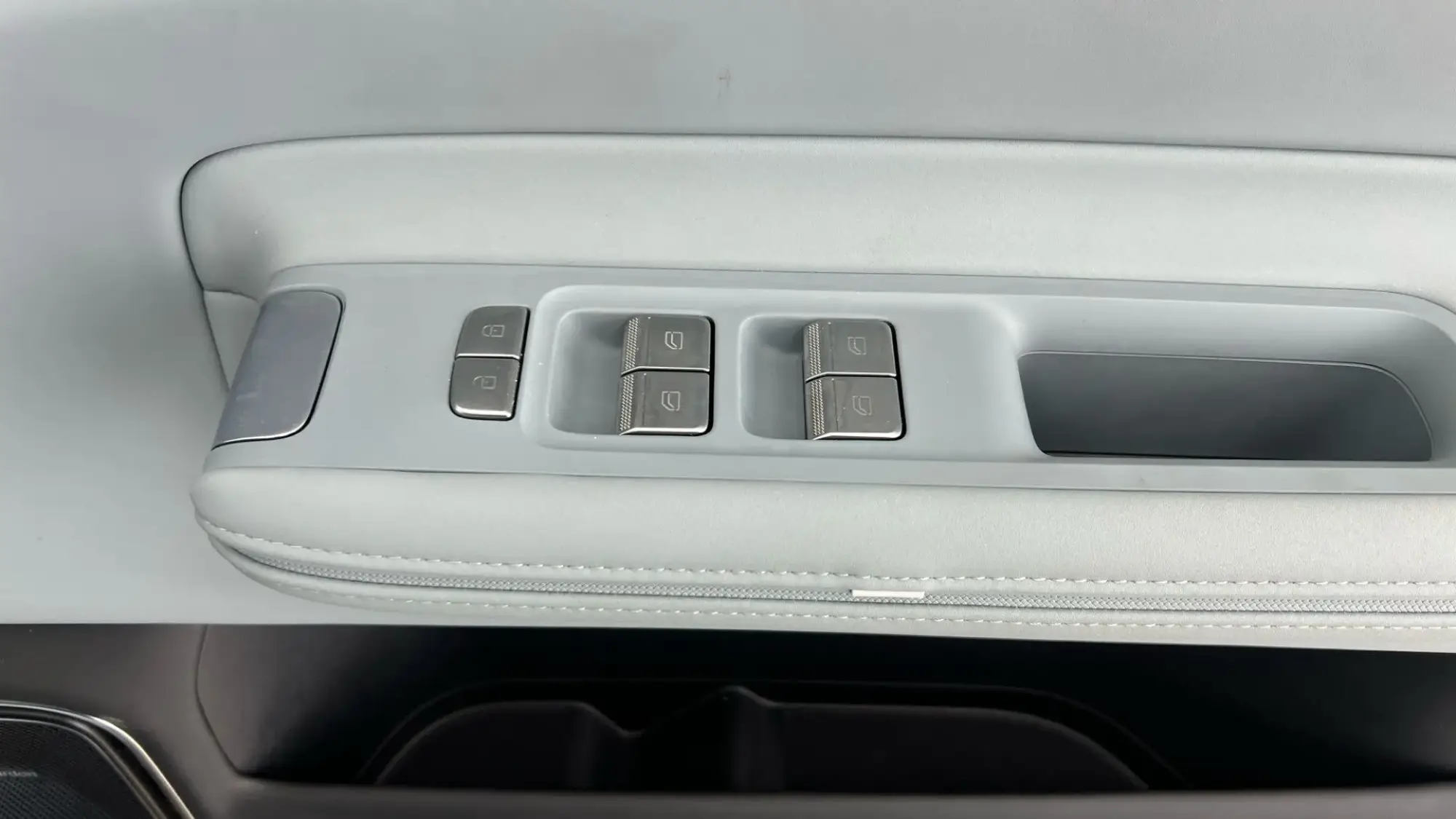 Polestar 4 SUV Image 33 Polestar 4 SUV Image 33