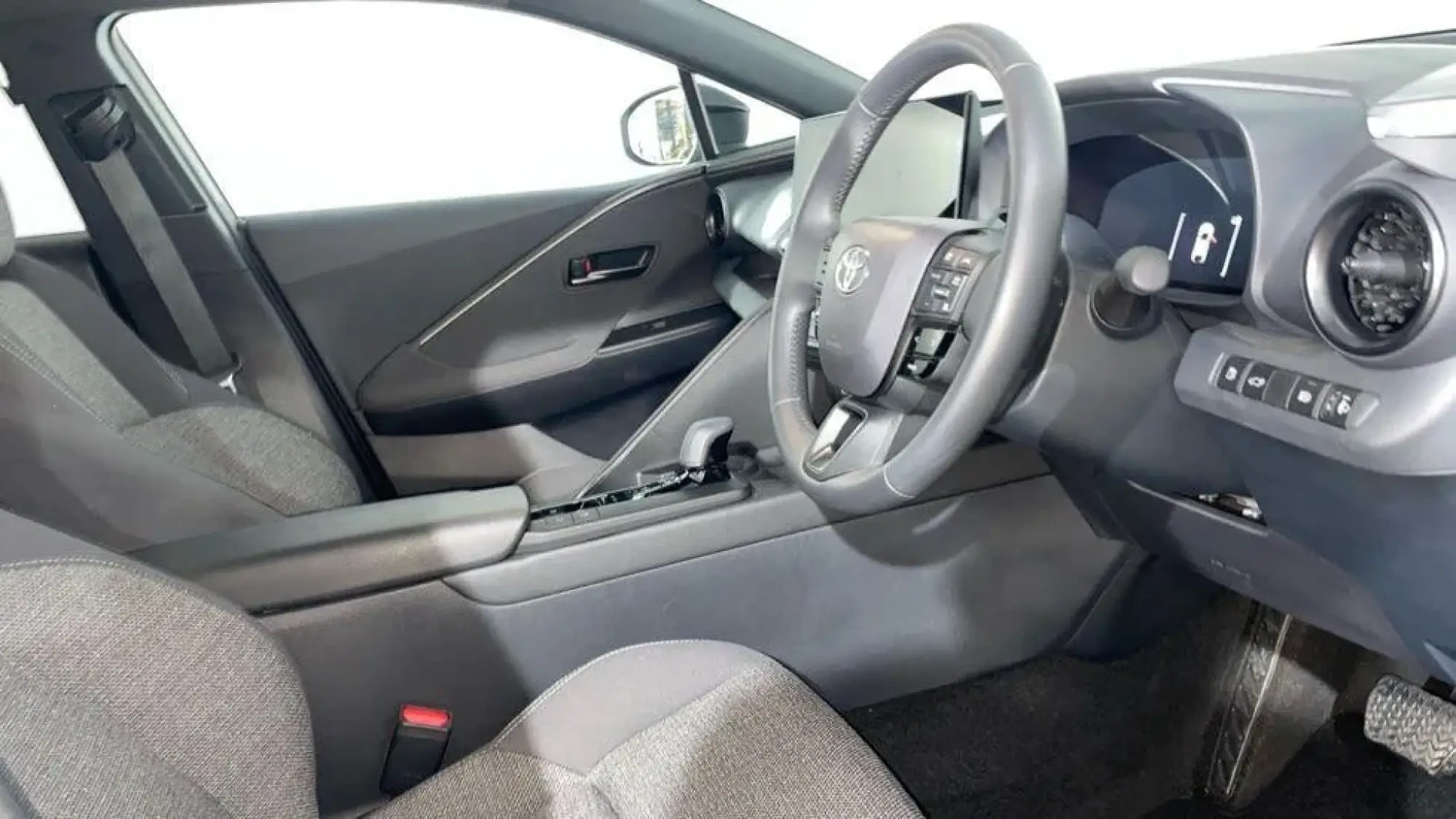 Toyota C-HR Self-Charging Hybrid Image 11 Toyota C-HR Self-Charging Hybrid Image 11