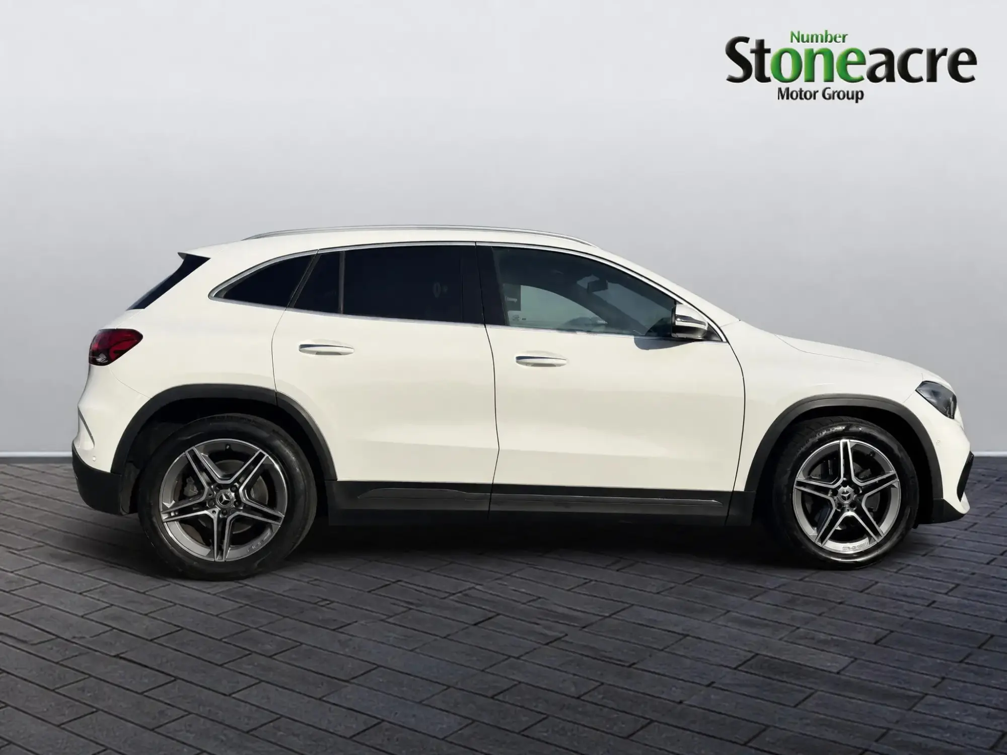 Mercedes-Benz GLA Image 2