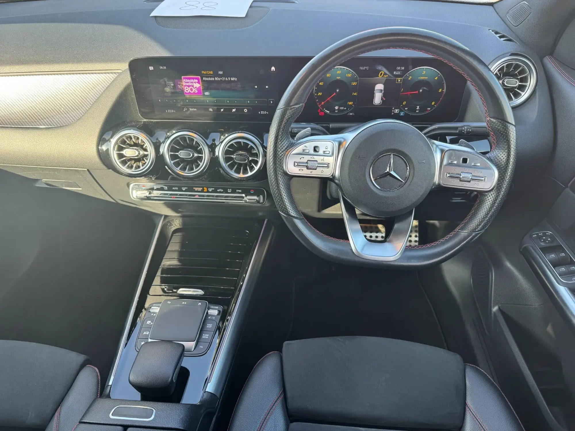 Mercedes-Benz GLA Image 15
