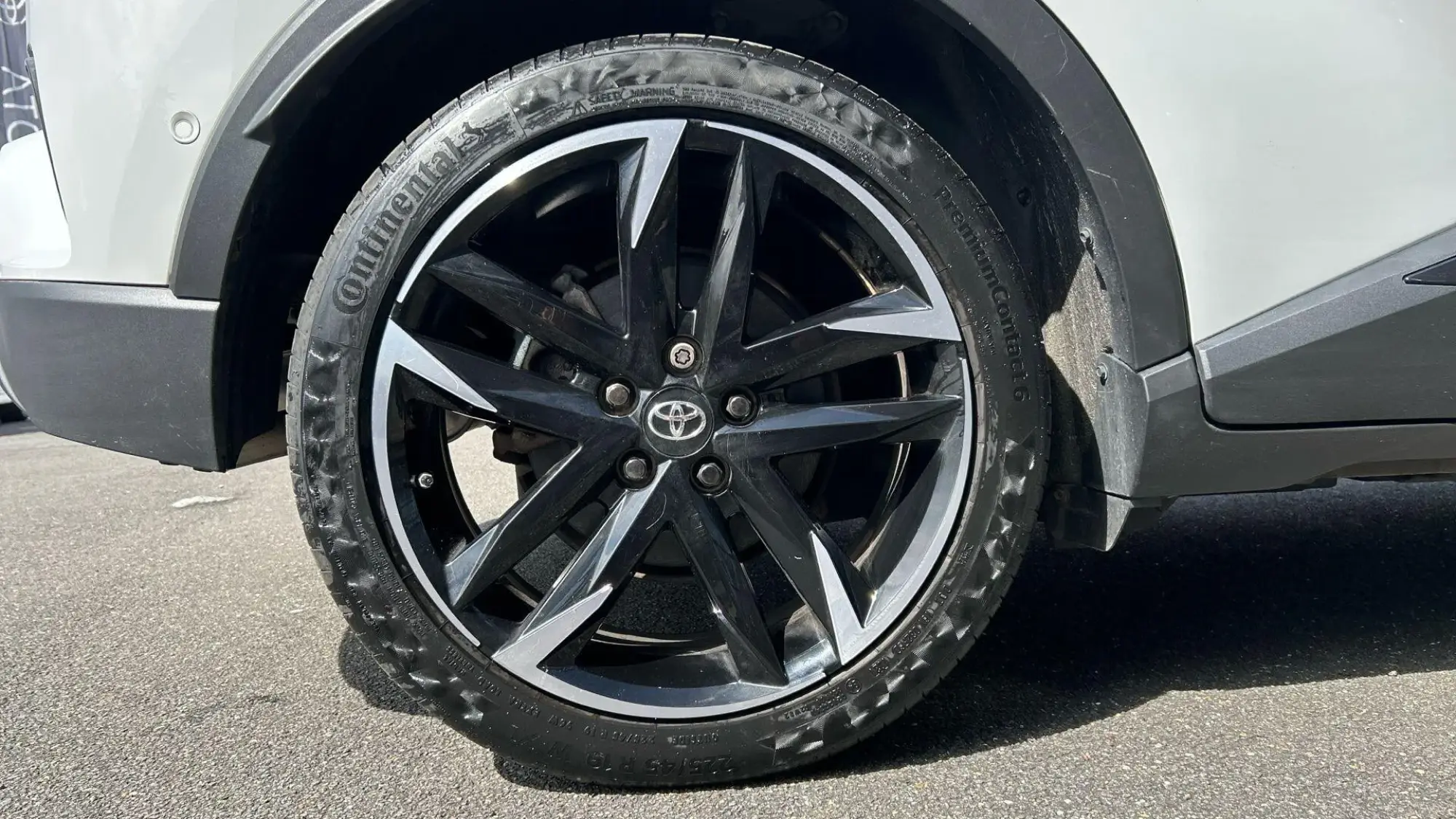 Toyota C-HR Self-Charging Hybrid Image 17