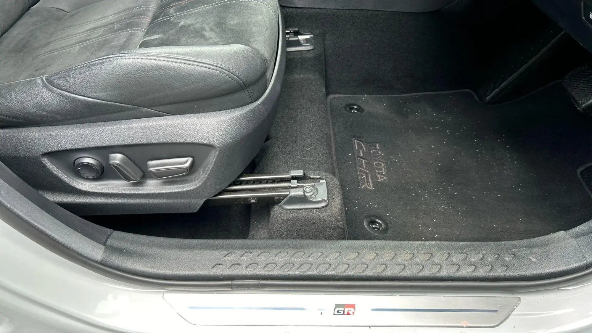 Toyota C-HR Self-Charging Hybrid Image 26