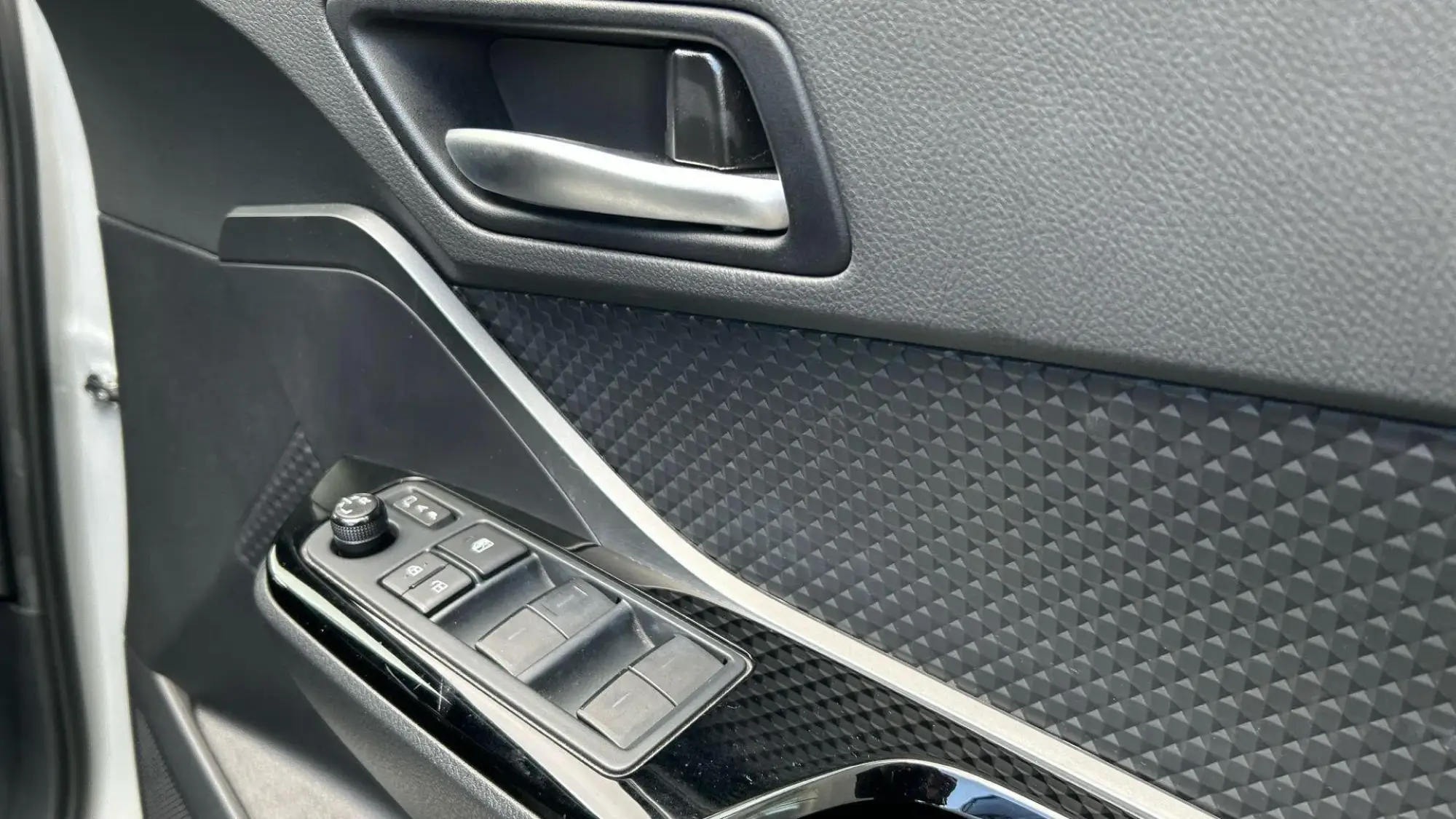 Toyota C-HR Self-Charging Hybrid Image 27