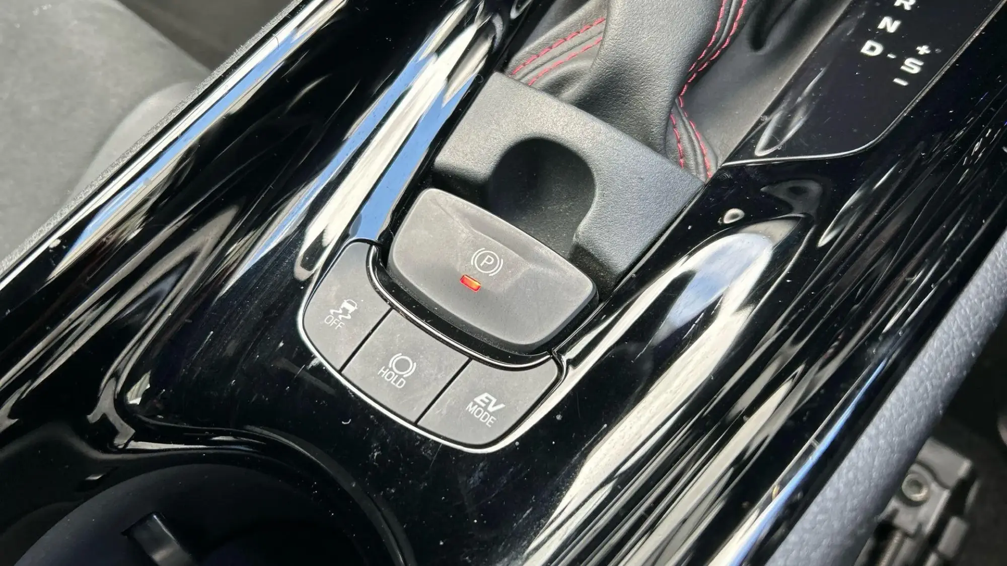 Toyota C-HR Self-Charging Hybrid Image 32