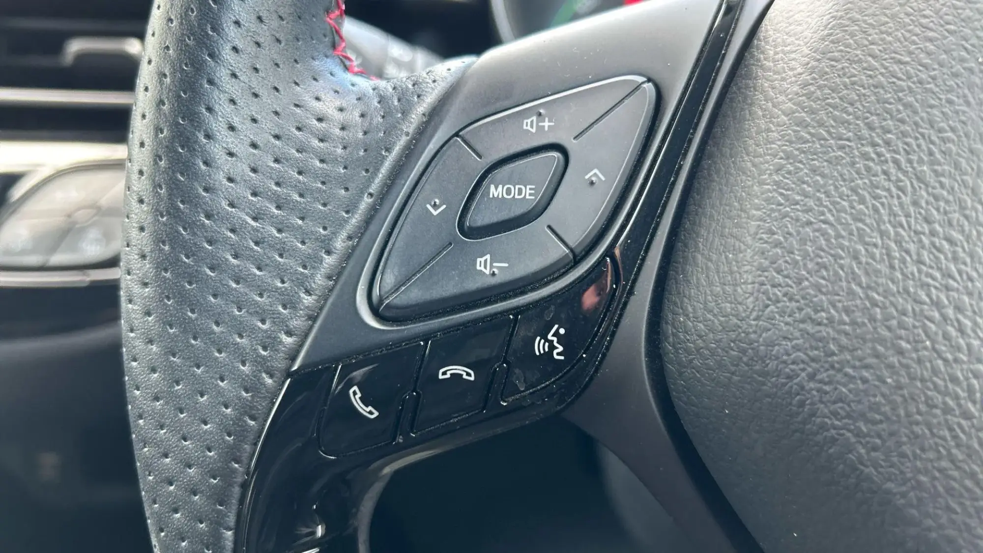 Toyota C-HR Self-Charging Hybrid Image 33