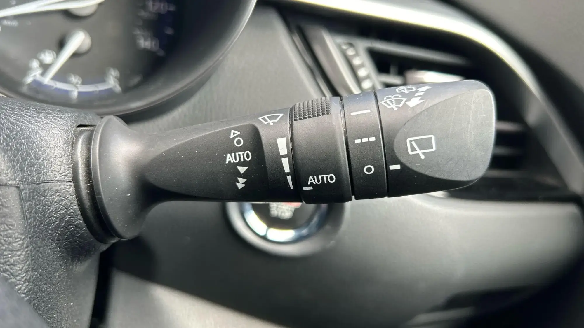 Toyota C-HR Self-Charging Hybrid Image 36
