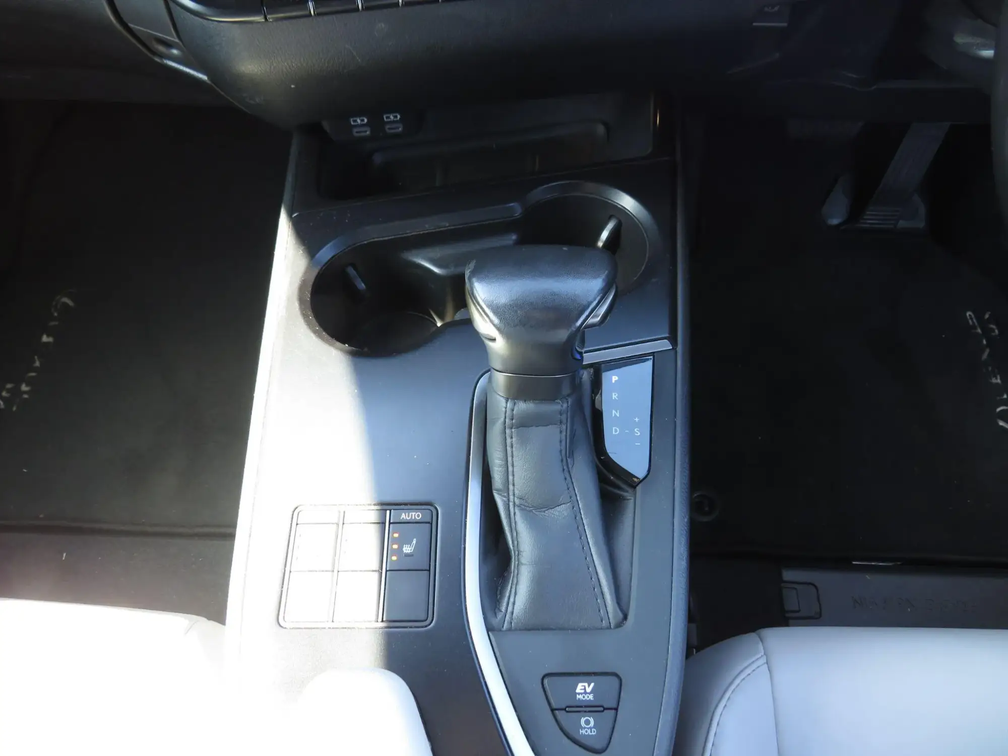 Lexus UX Self-Charging Hybrid Image 14 Lexus UX Self-Charging Hybrid Image 14